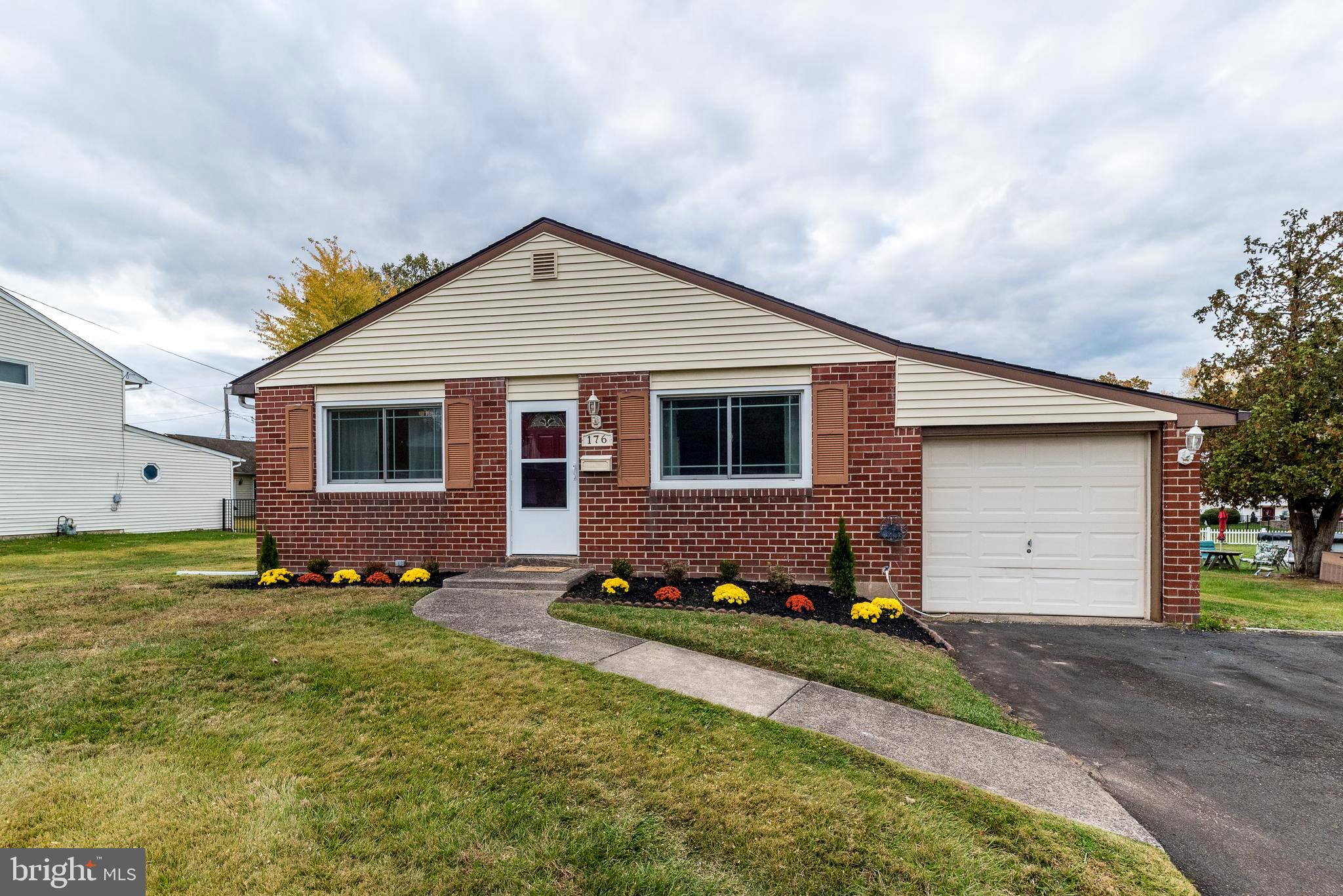 DELMONT MANOR - Residential