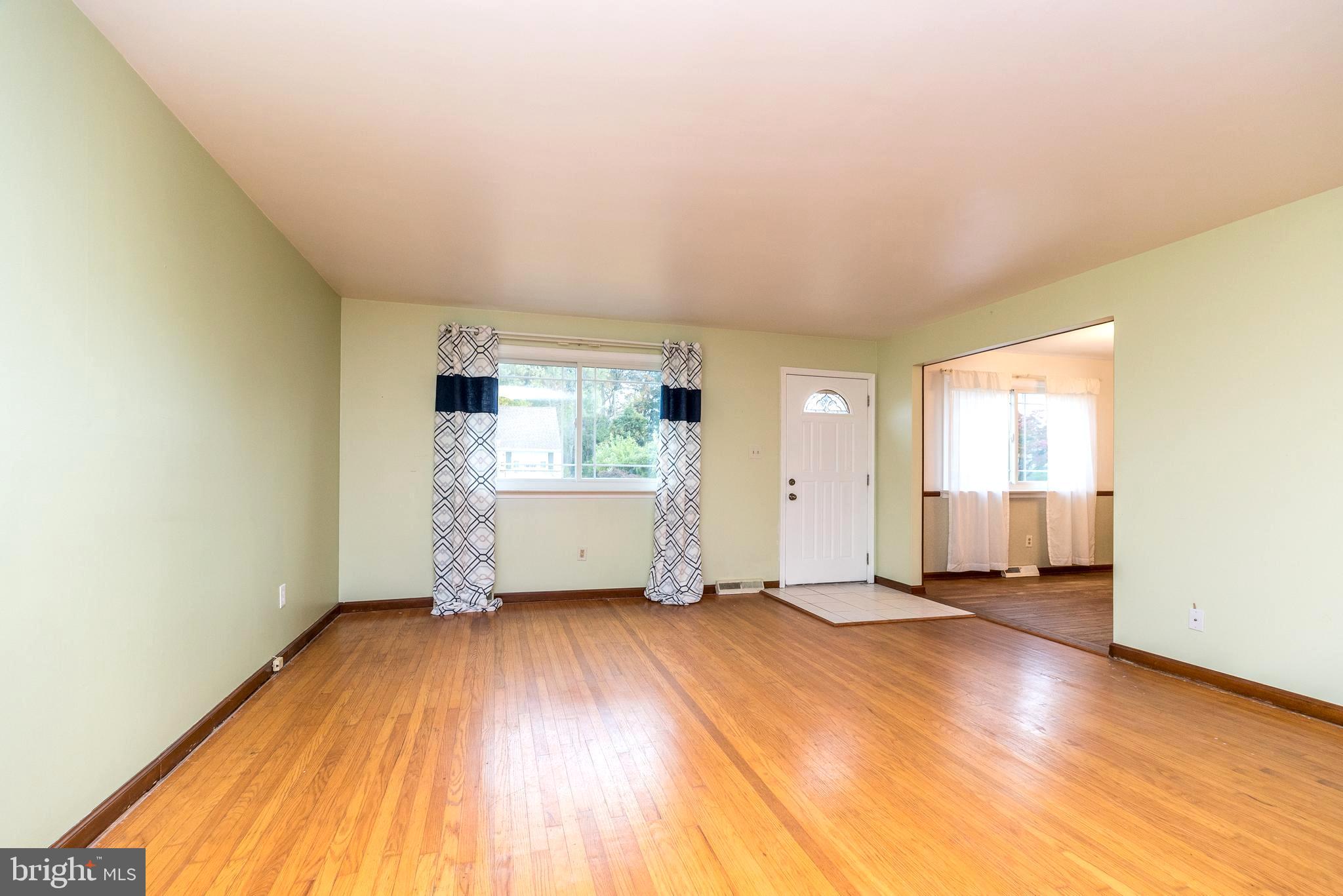 DELMONT MANOR - Residential