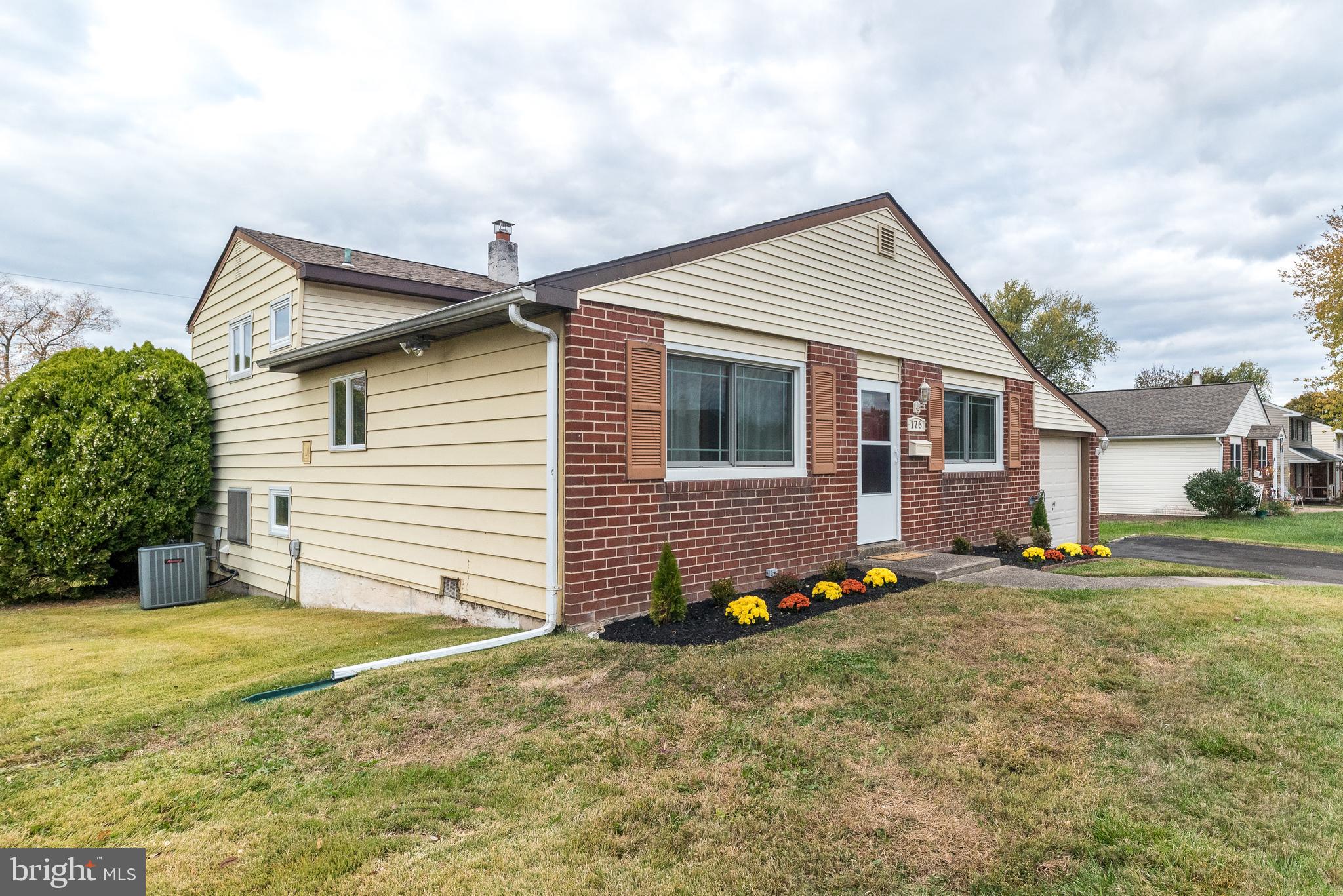 DELMONT MANOR - Residential