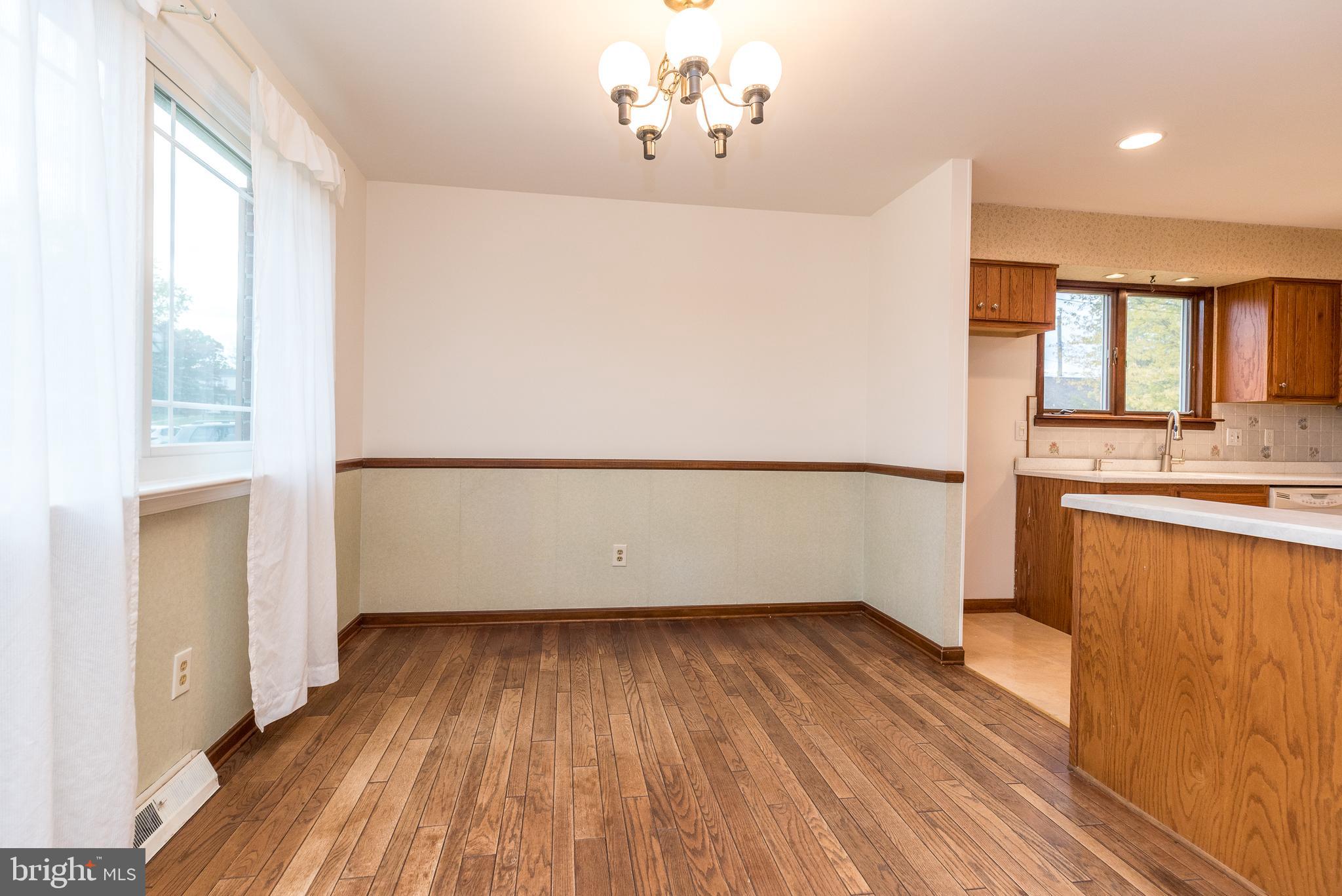 DELMONT MANOR - Residential