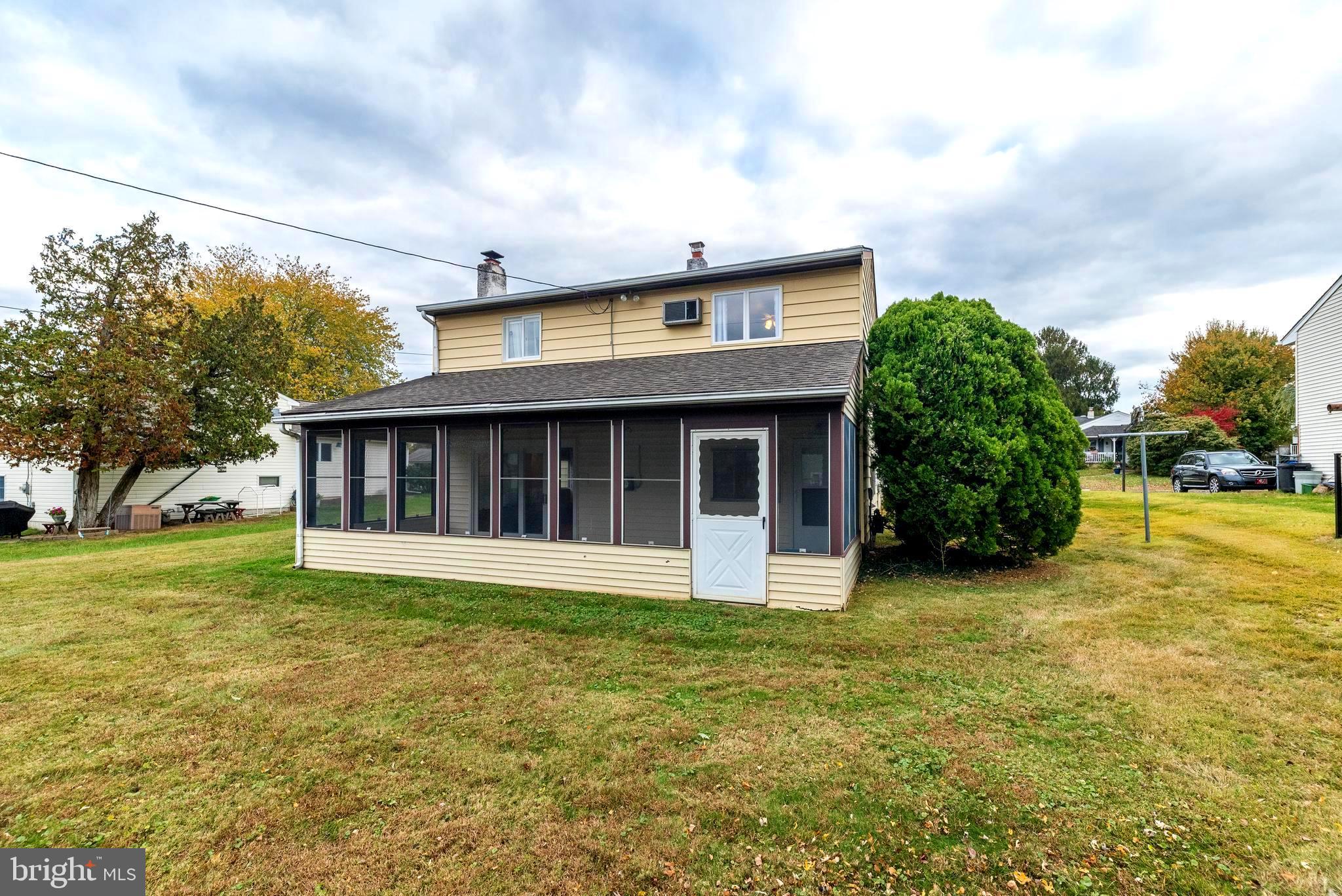 DELMONT MANOR - Residential