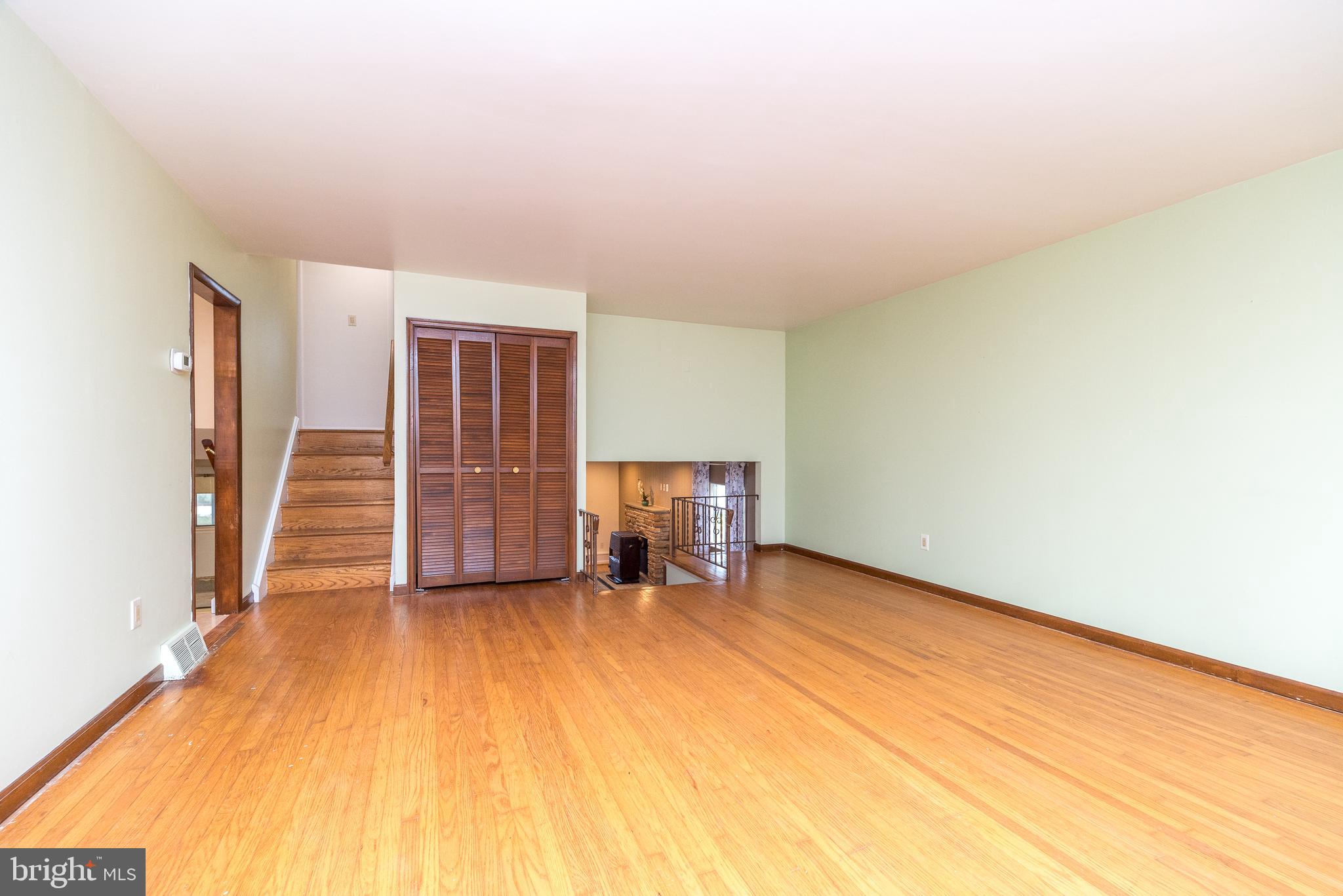 DELMONT MANOR - Residential