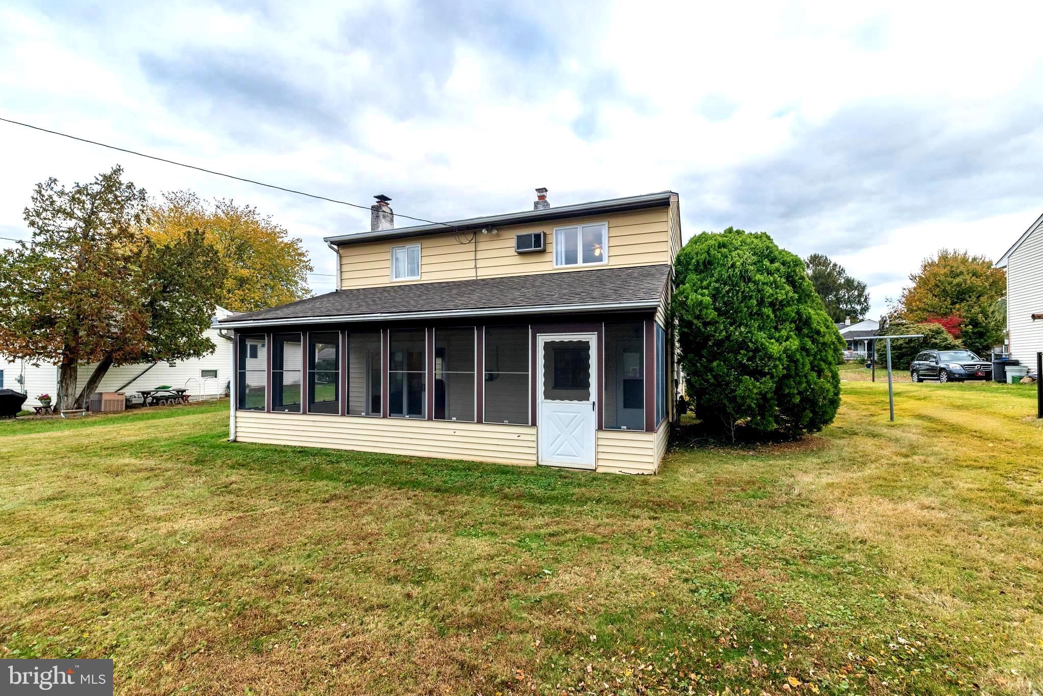 DELMONT MANOR - Residential