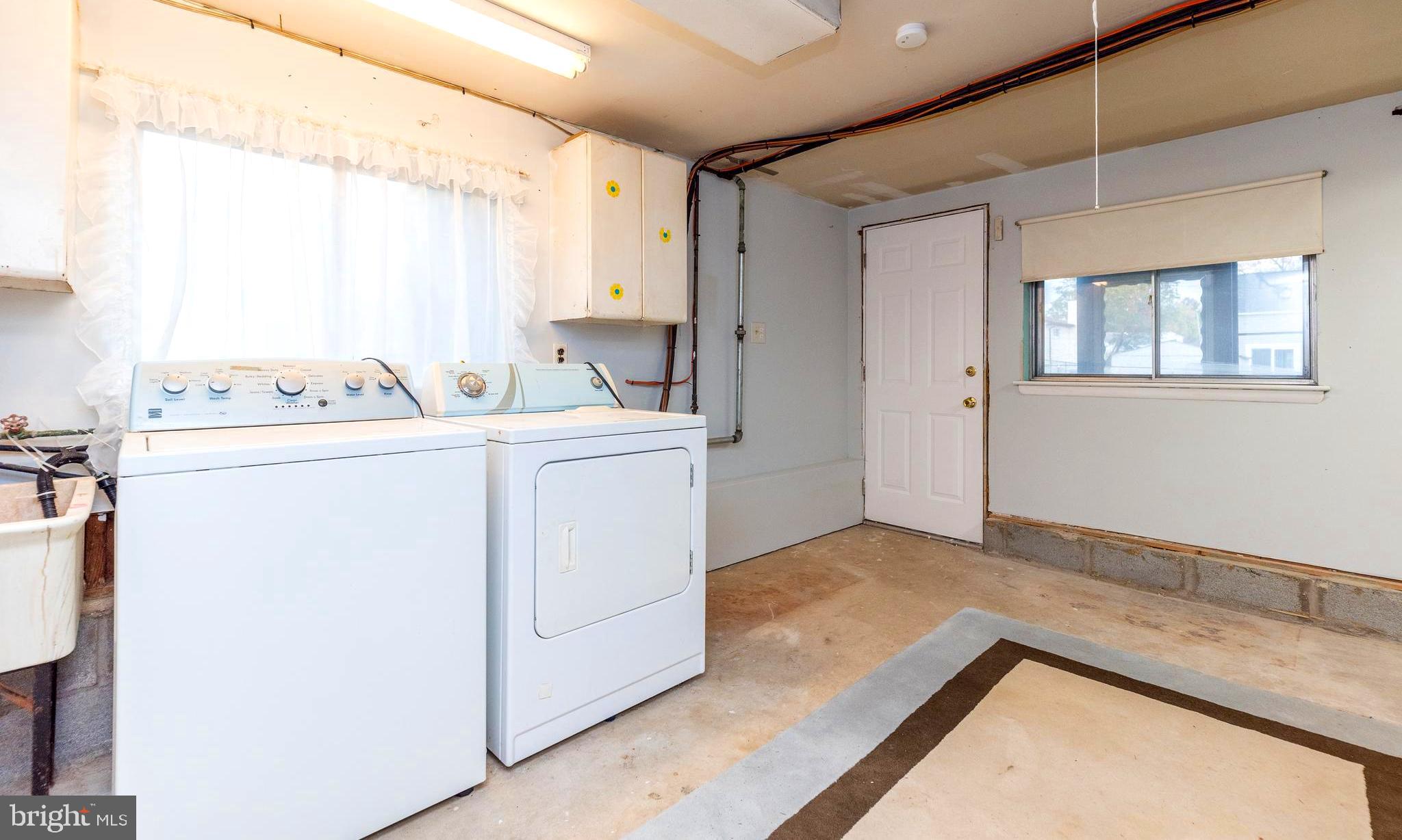 DELMONT MANOR - Residential