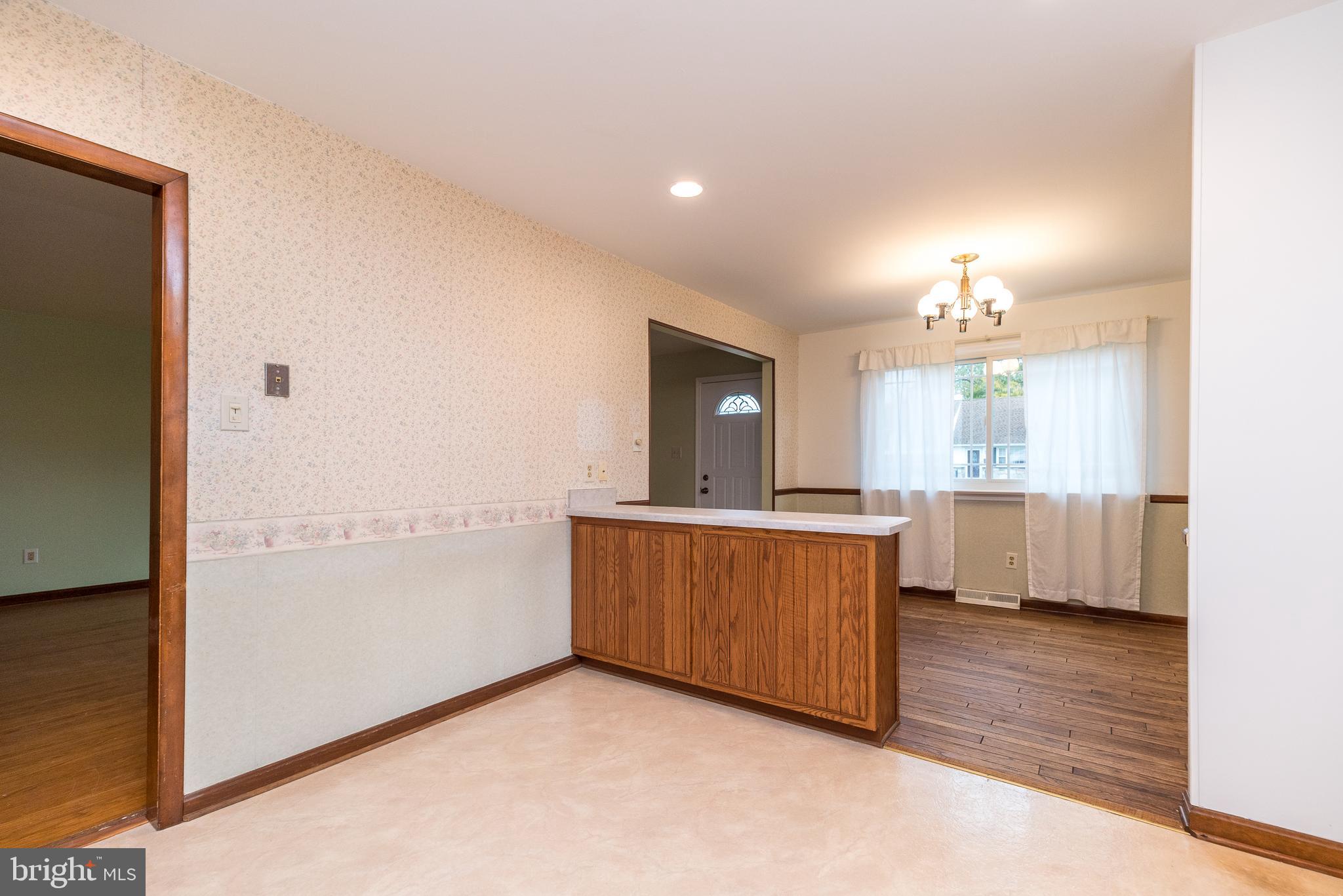 DELMONT MANOR - Residential