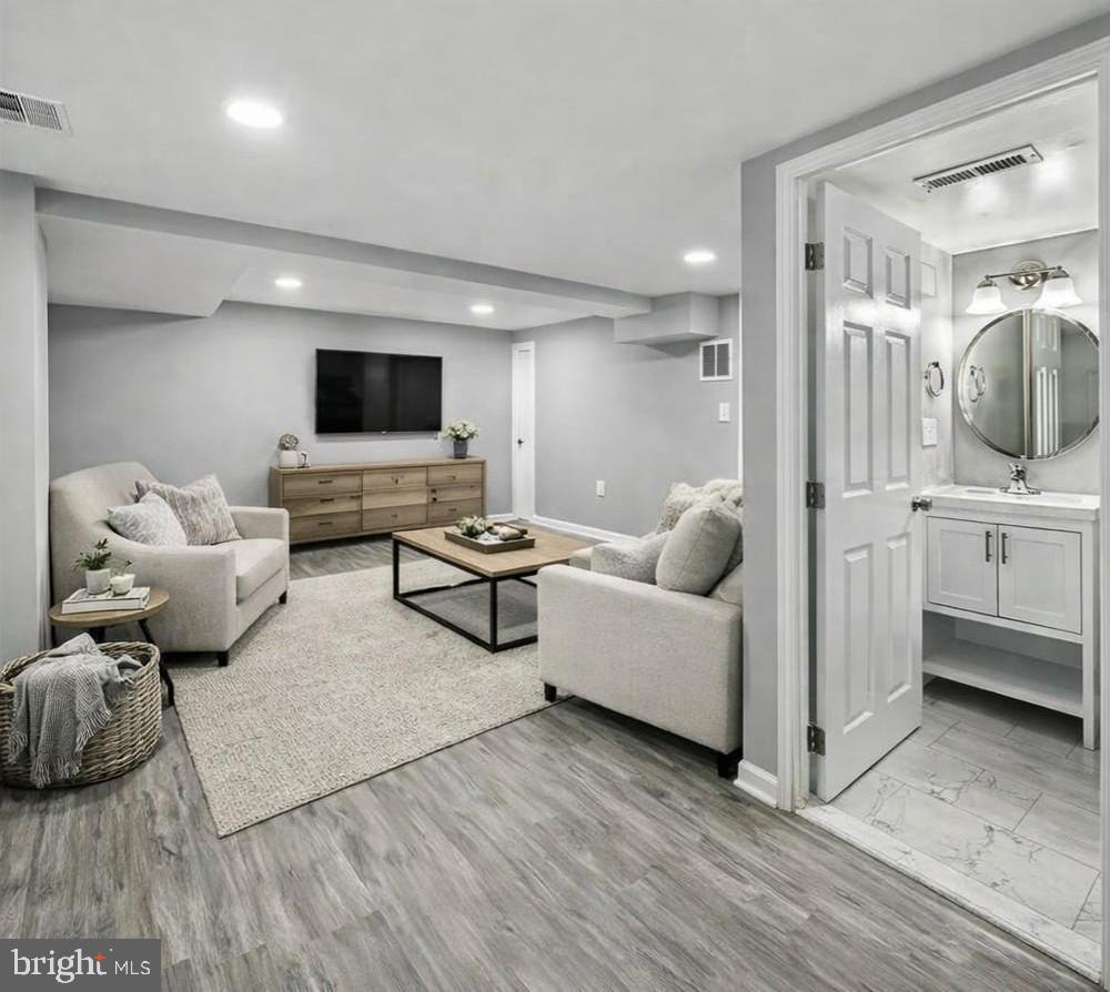 MEDFIELD - Residential