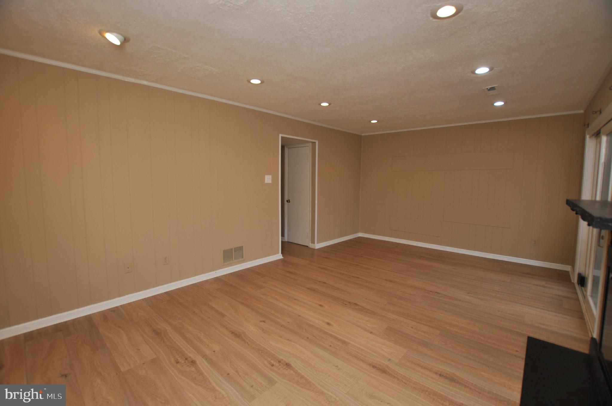 COVERED BRIDGE - Residential Lease