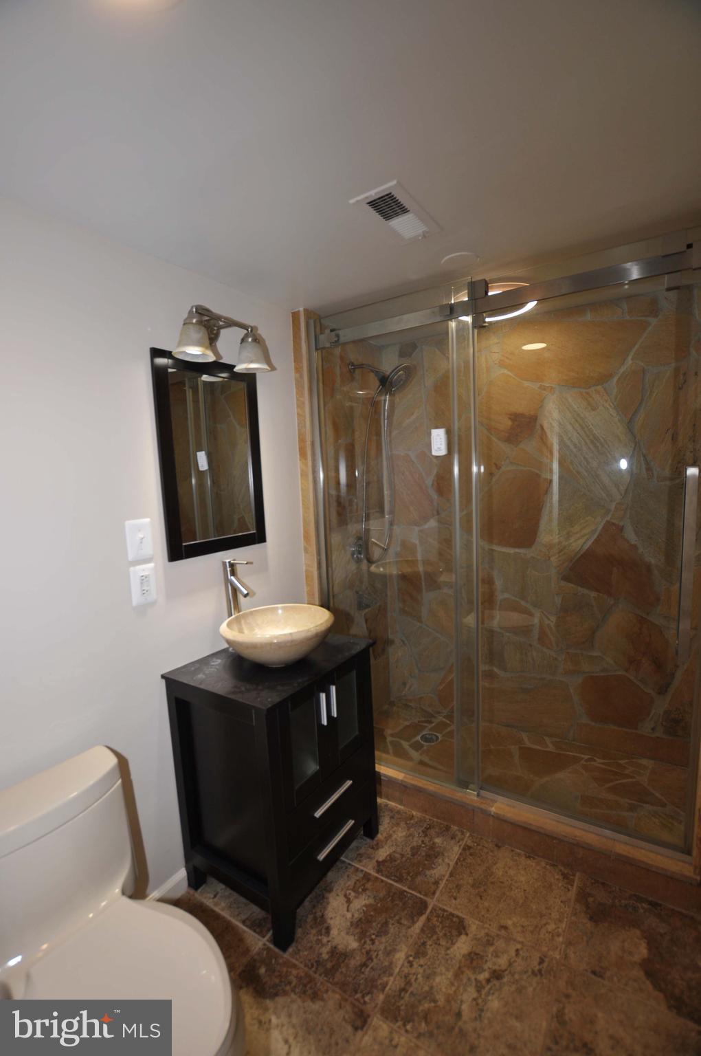 COVERED BRIDGE - Residential Lease