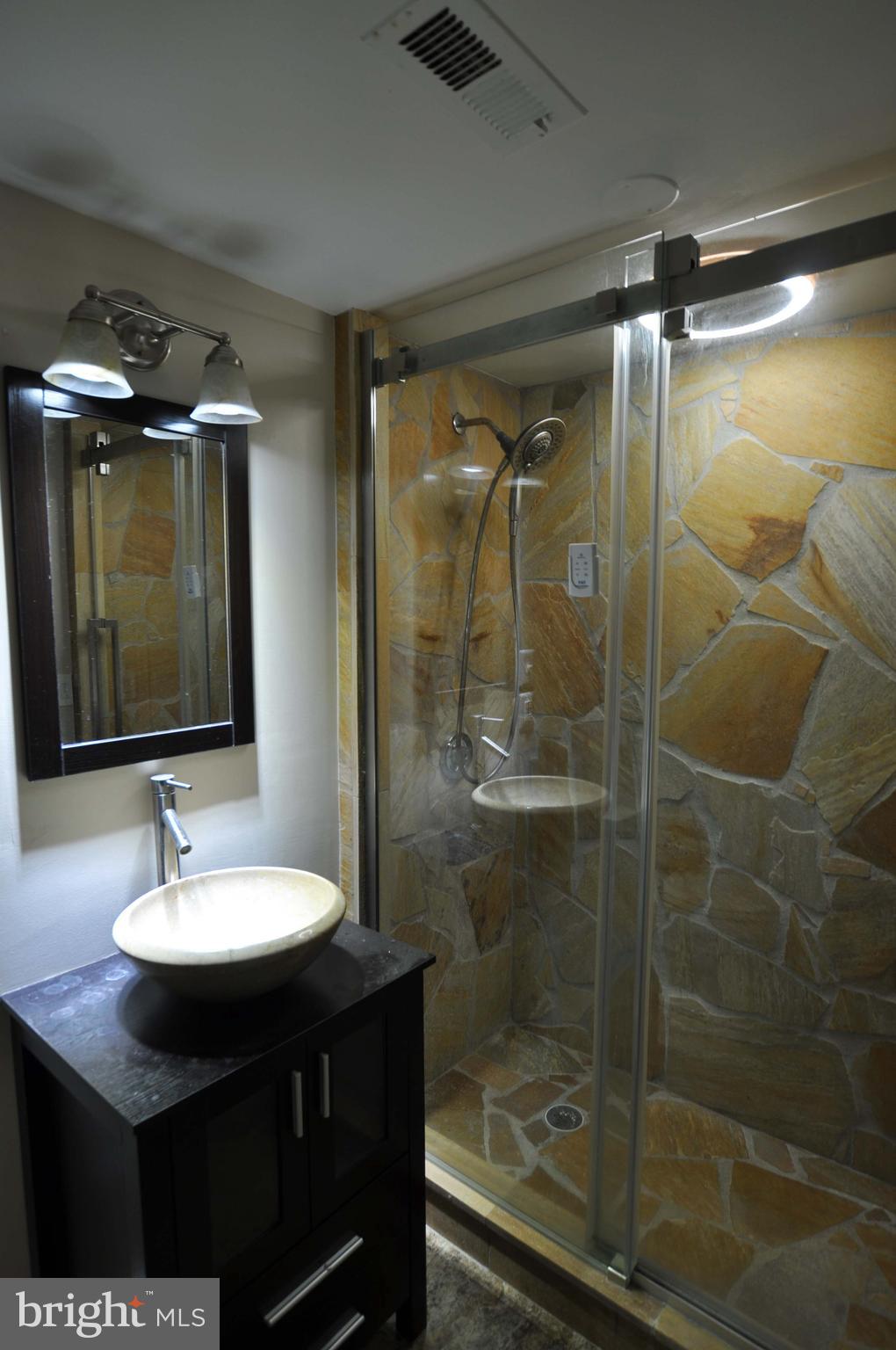 COVERED BRIDGE - Residential Lease