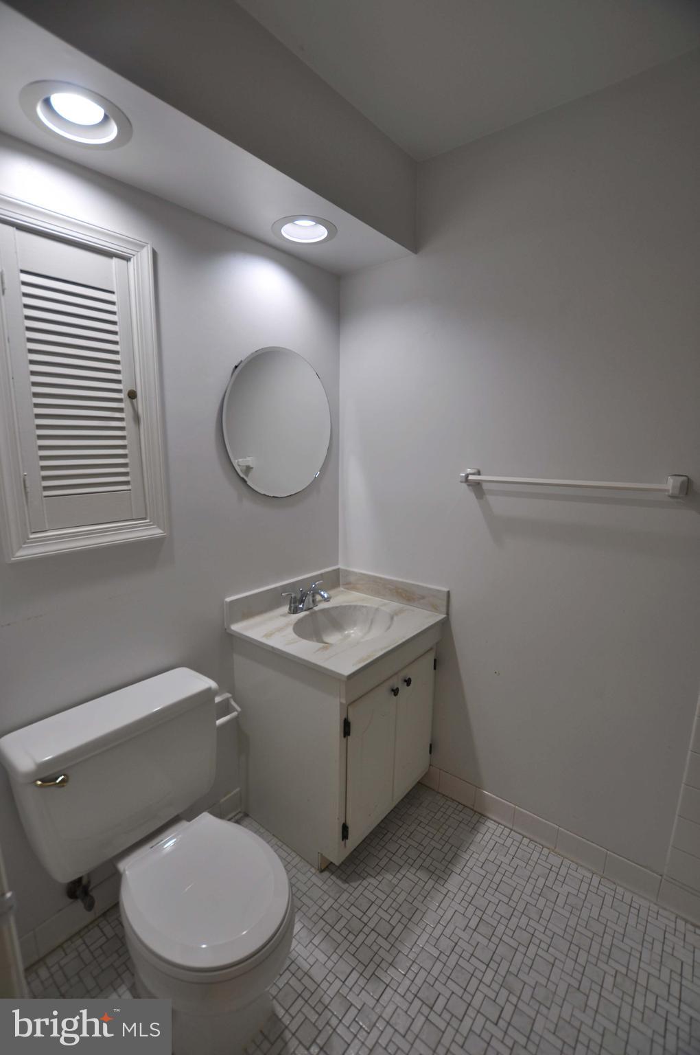 COVERED BRIDGE - Residential Lease