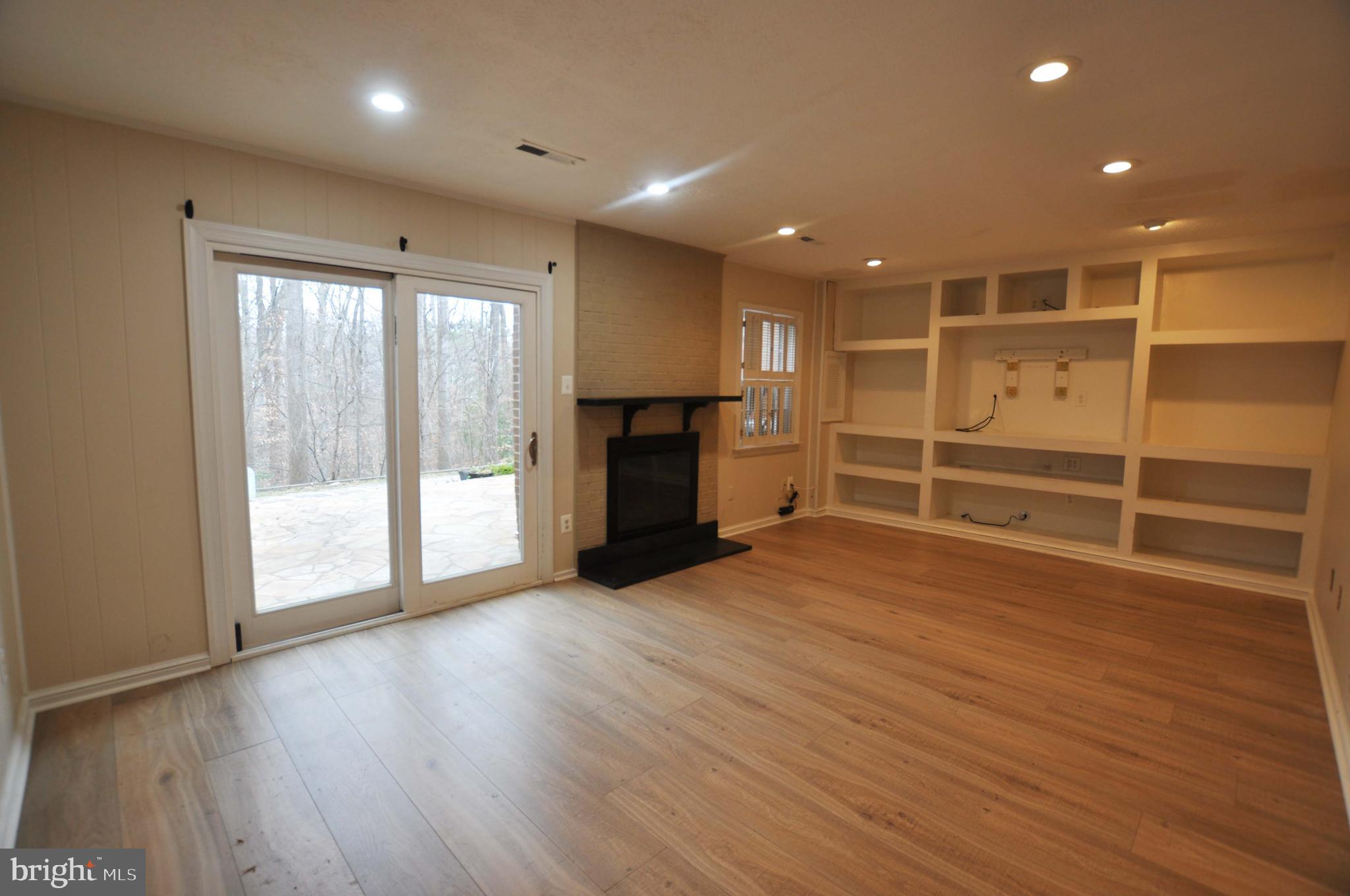 COVERED BRIDGE - Residential Lease