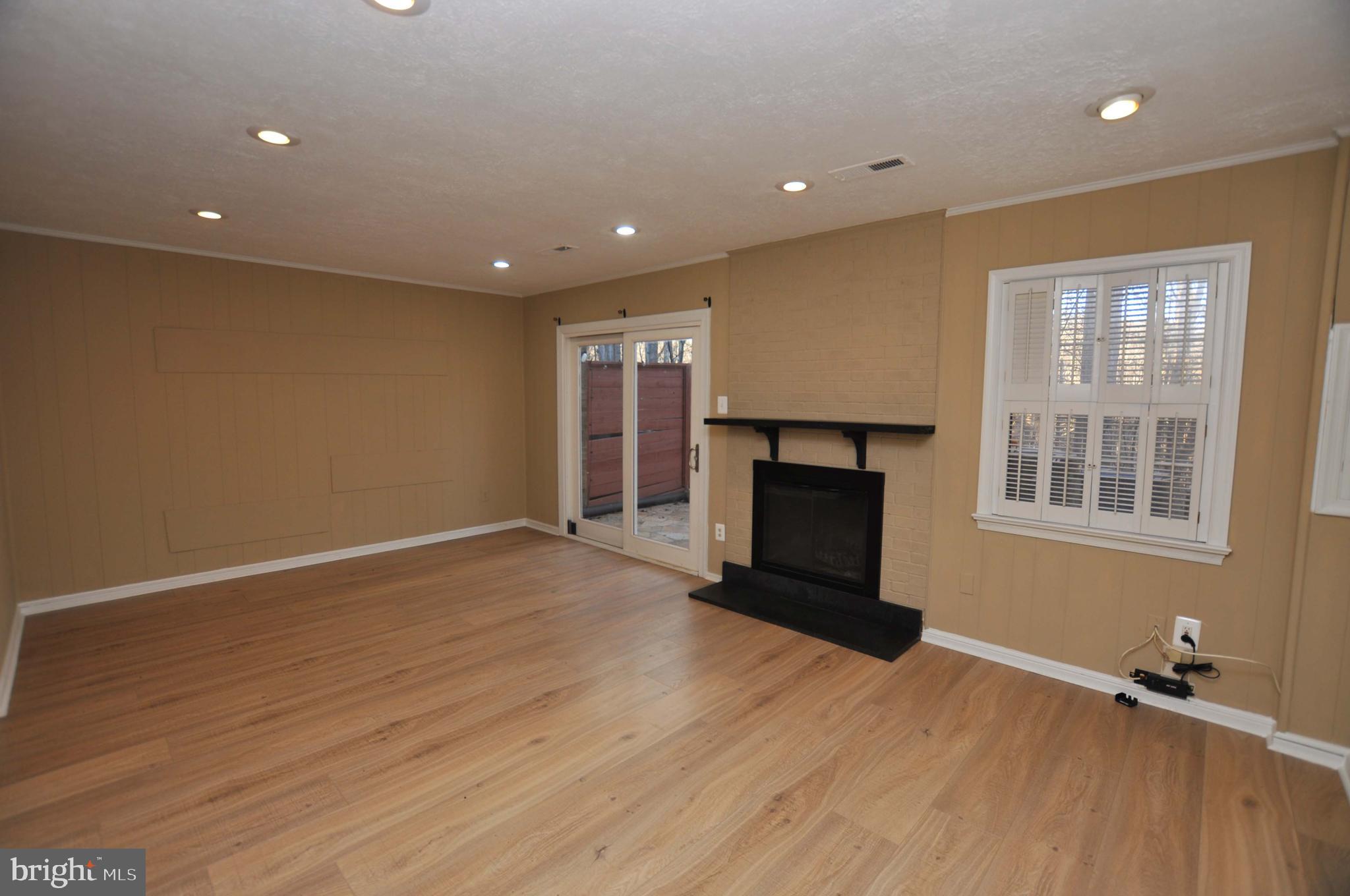 COVERED BRIDGE - Residential Lease