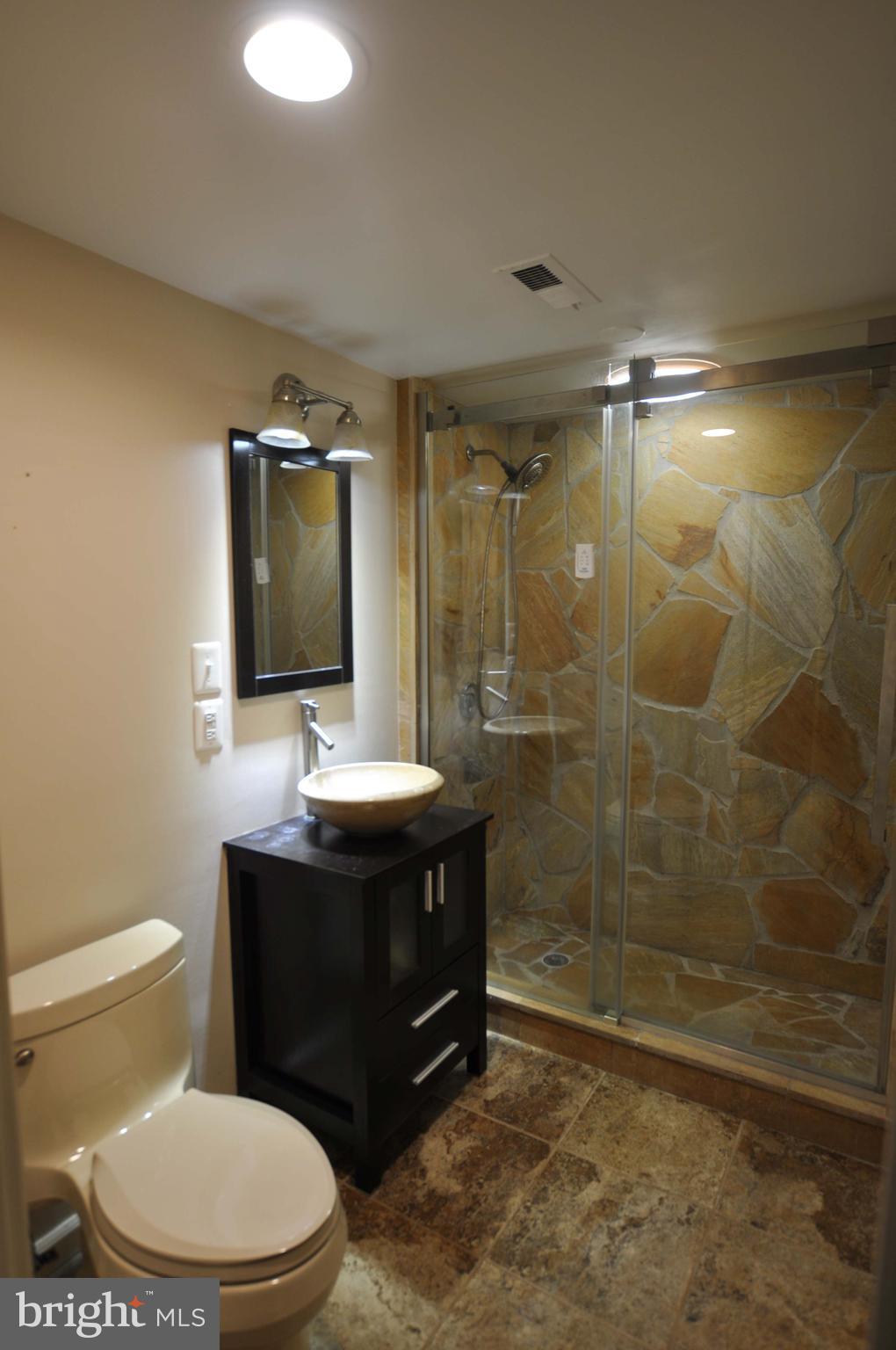 COVERED BRIDGE - Residential Lease