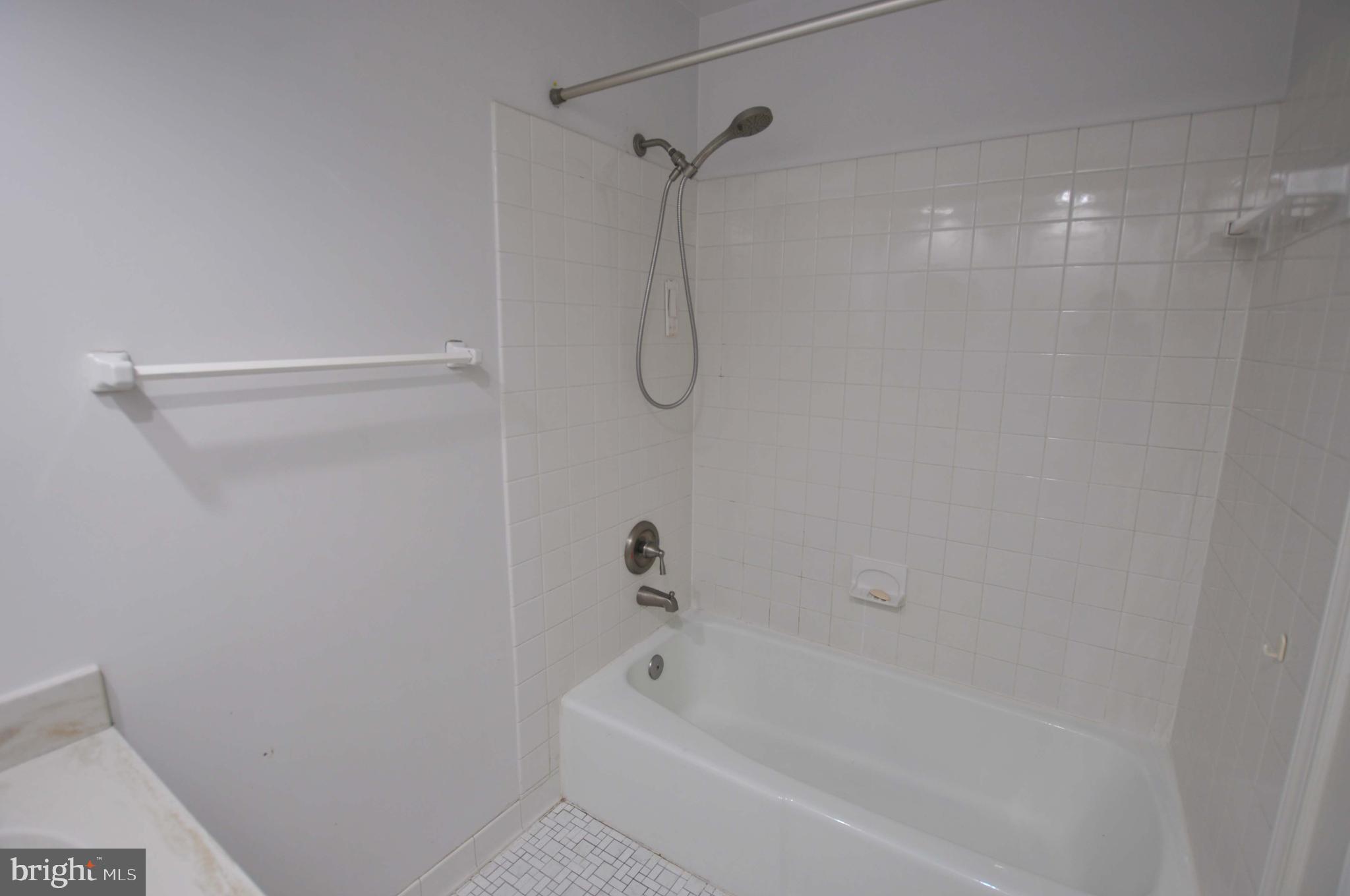 COVERED BRIDGE - Residential Lease