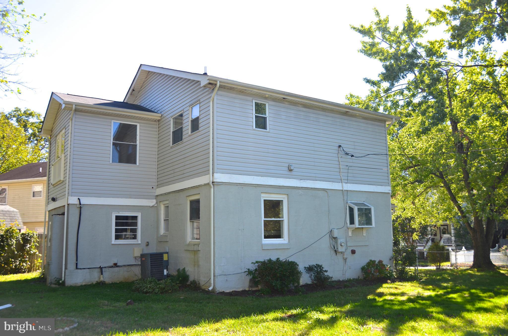 WOODLAND BEACH - Residential