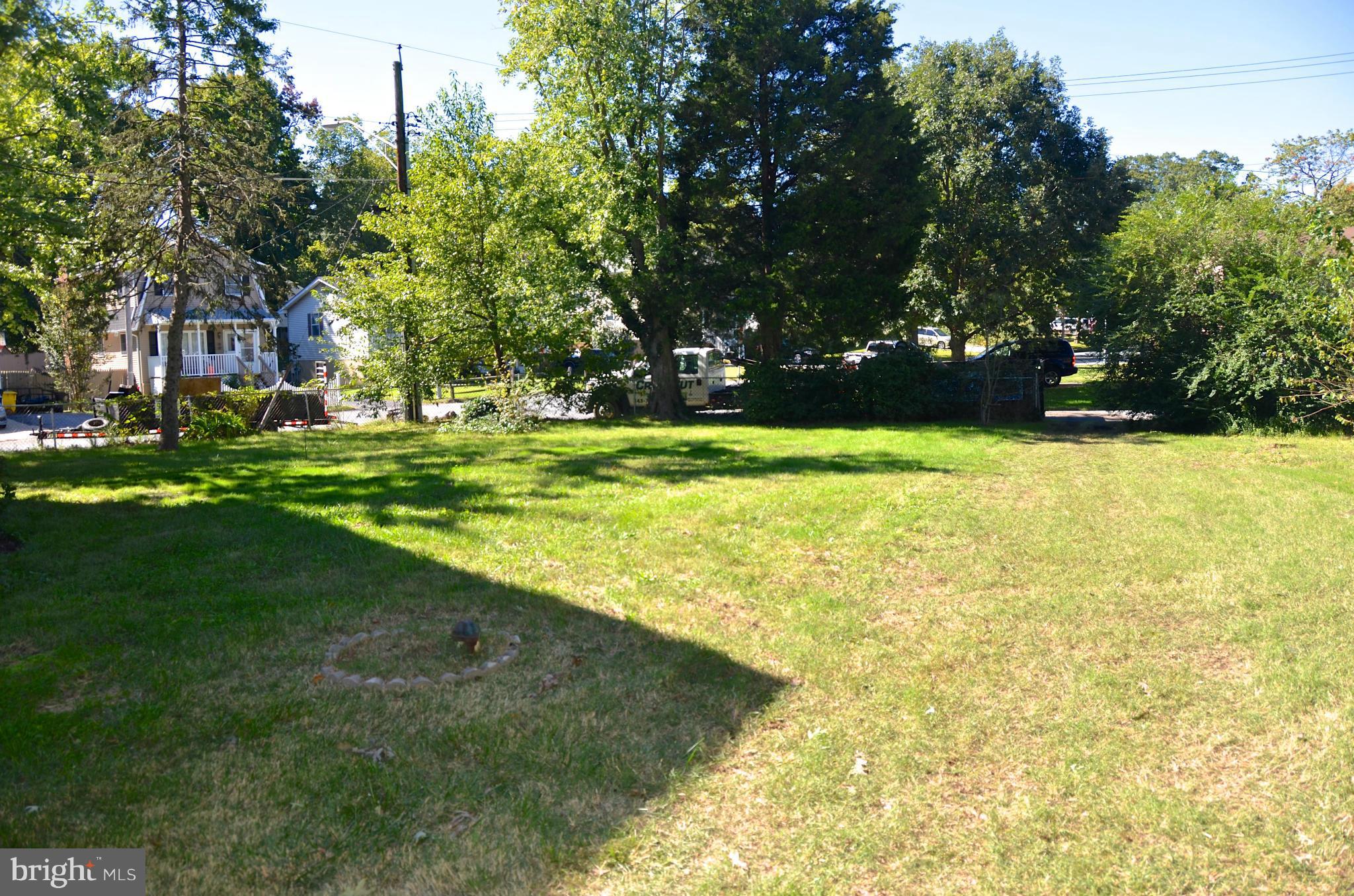 WOODLAND BEACH - Residential