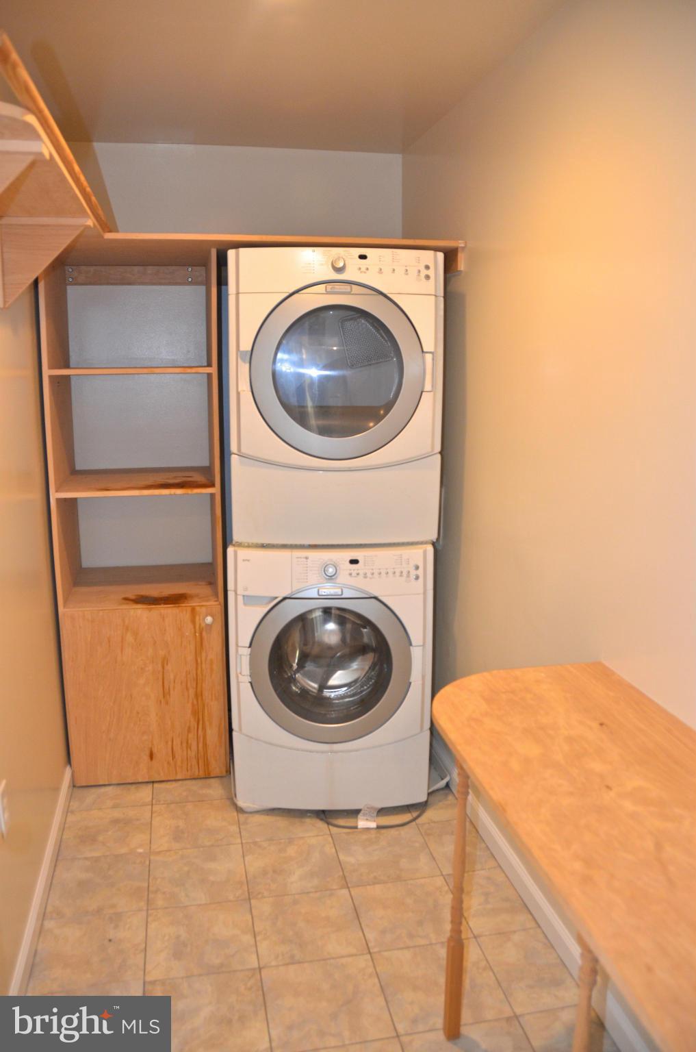 WOODLAND BEACH - Residential