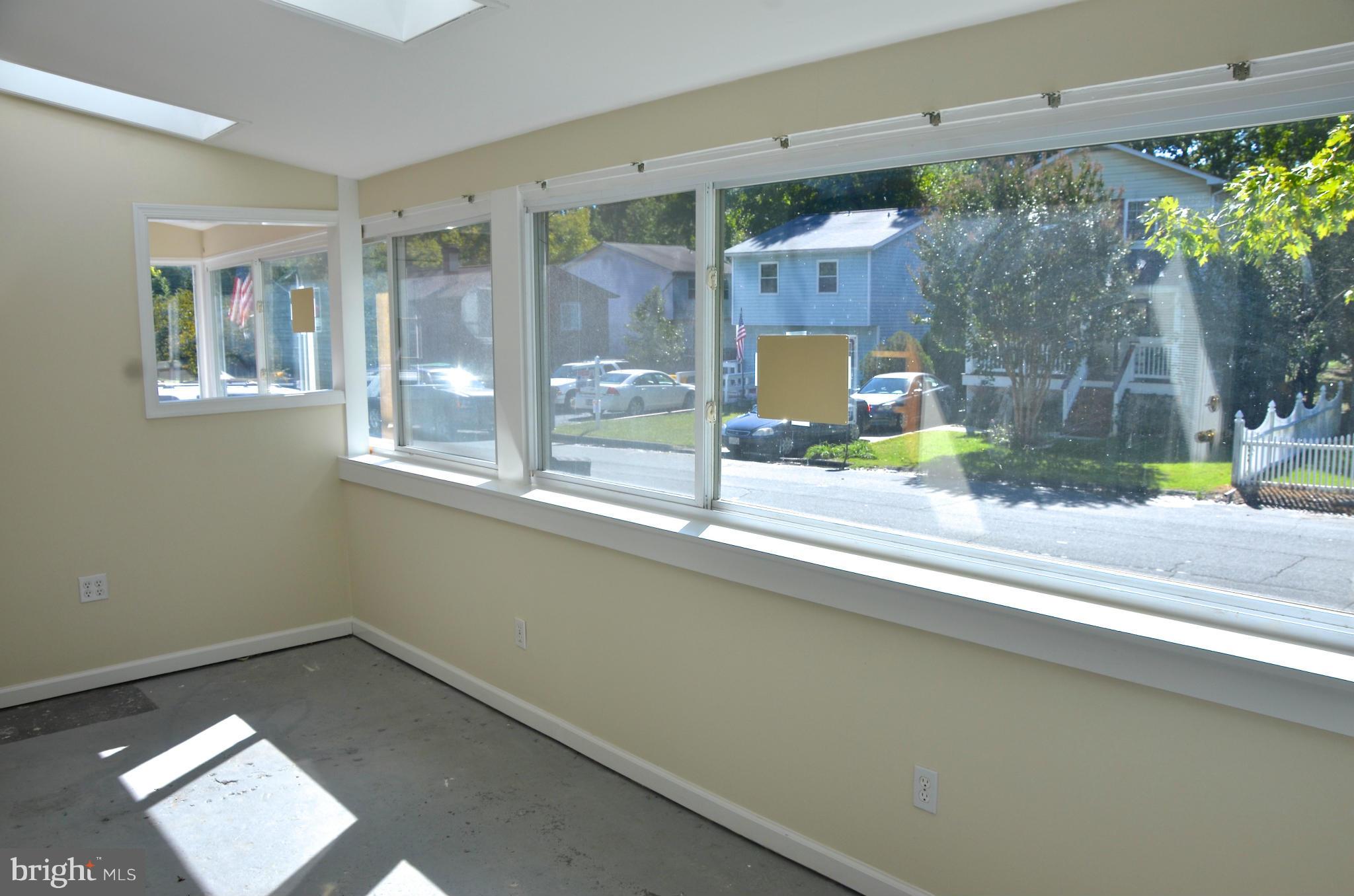 WOODLAND BEACH - Residential