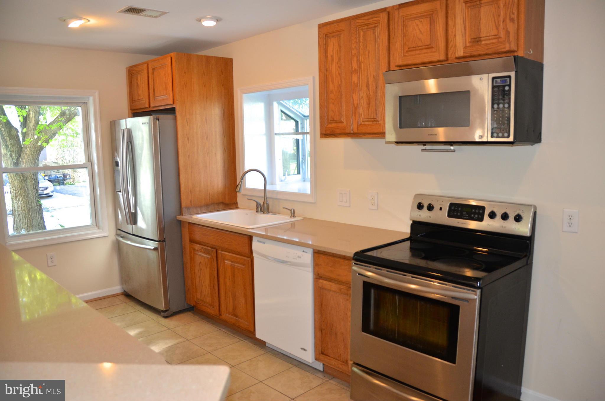 WOODLAND BEACH - Residential