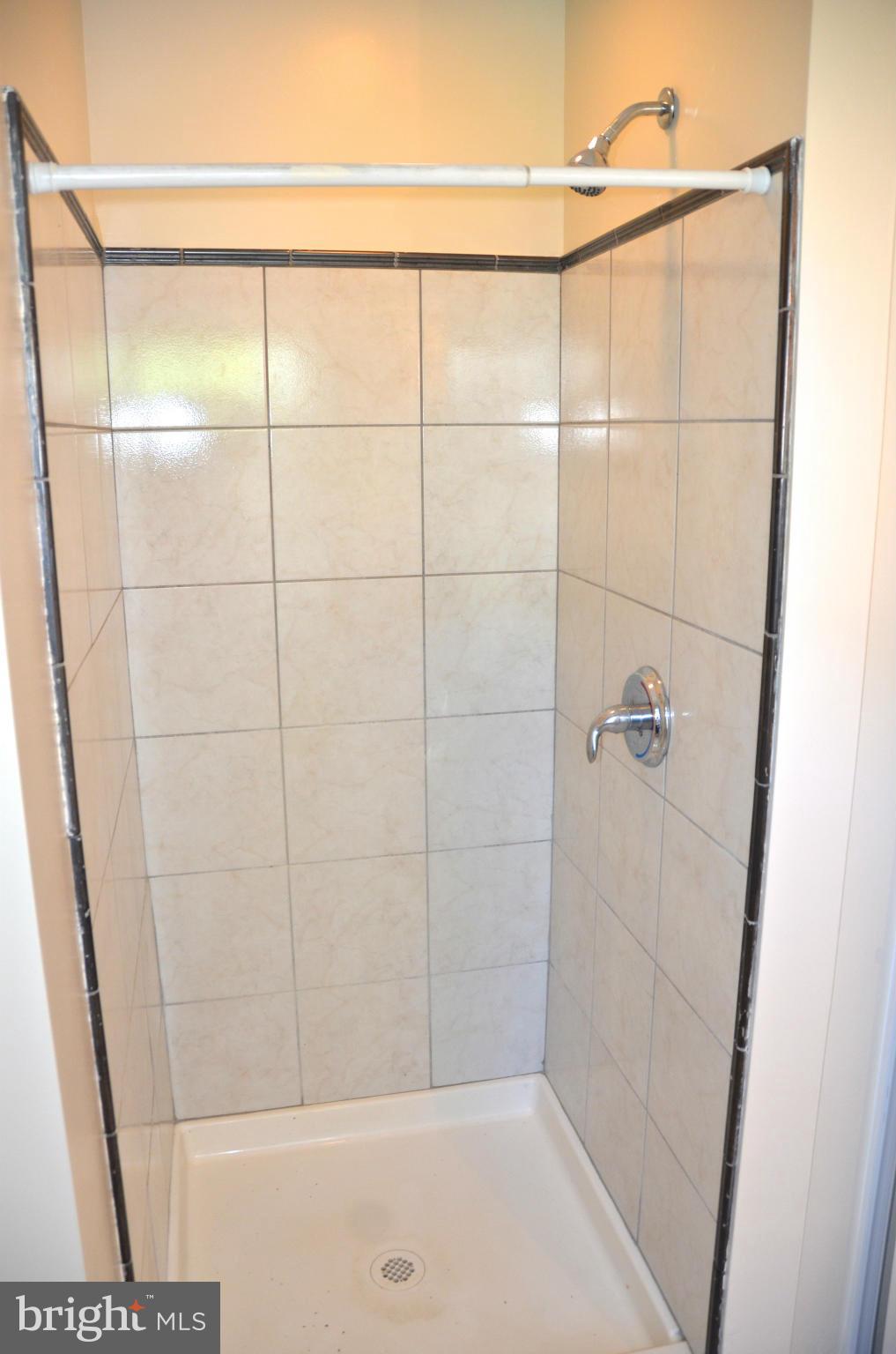 WOODLAND BEACH - Residential