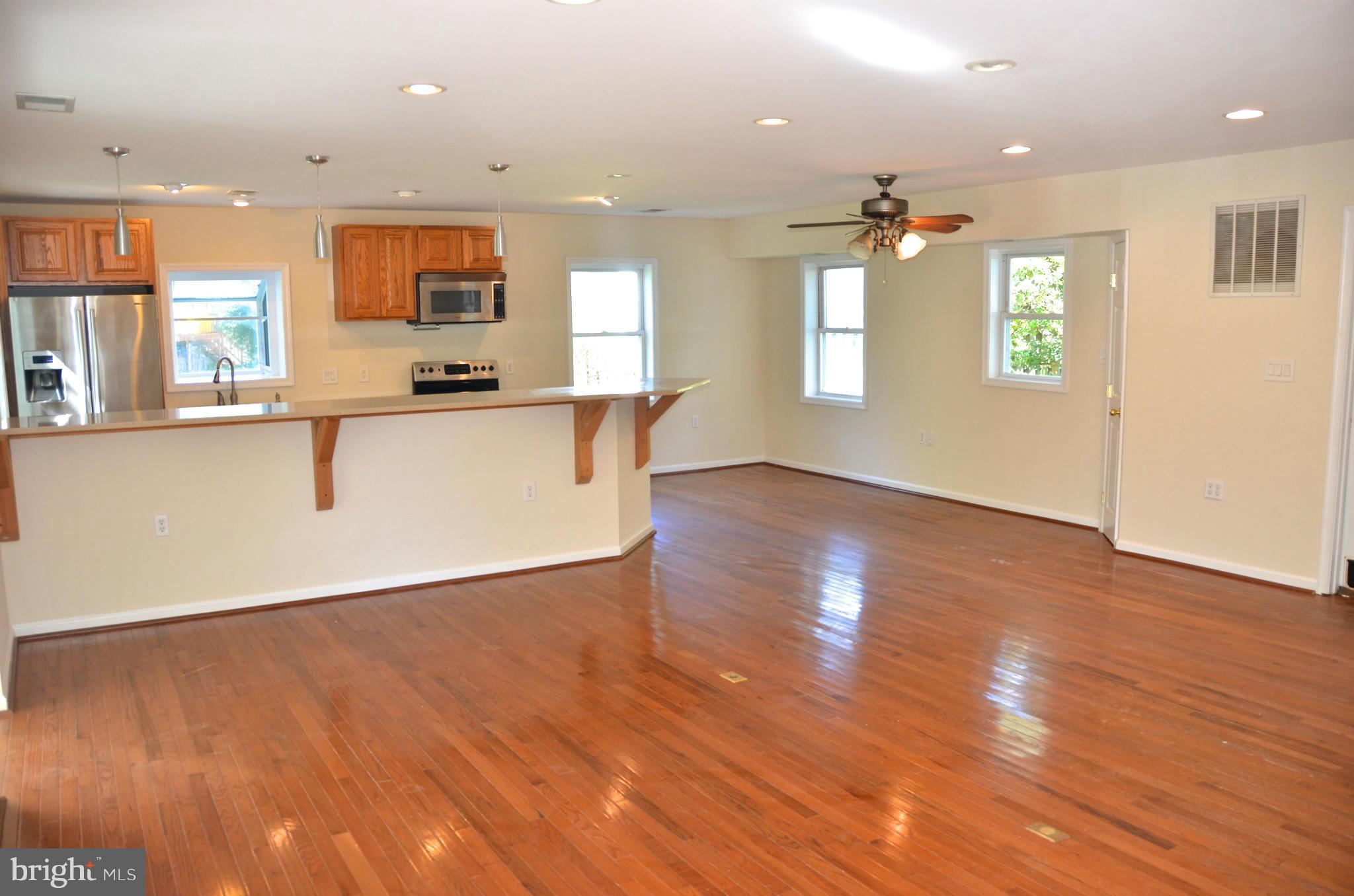 WOODLAND BEACH - Residential