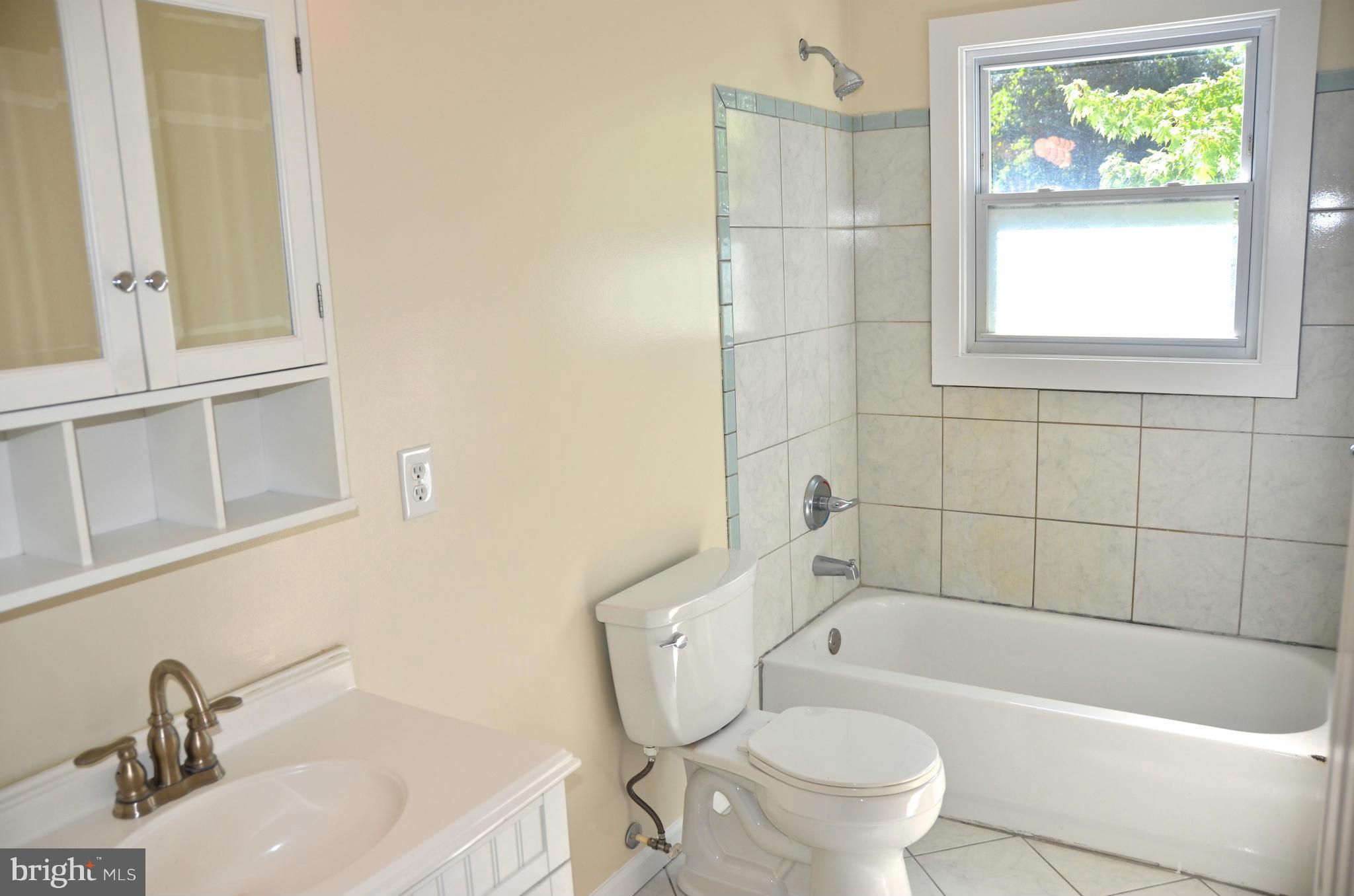 WOODLAND BEACH - Residential