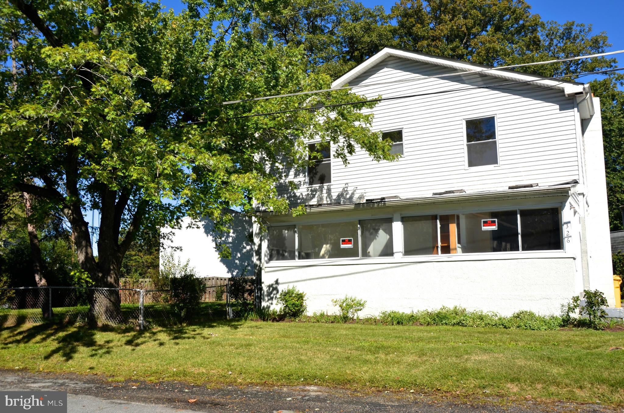 WOODLAND BEACH - Residential