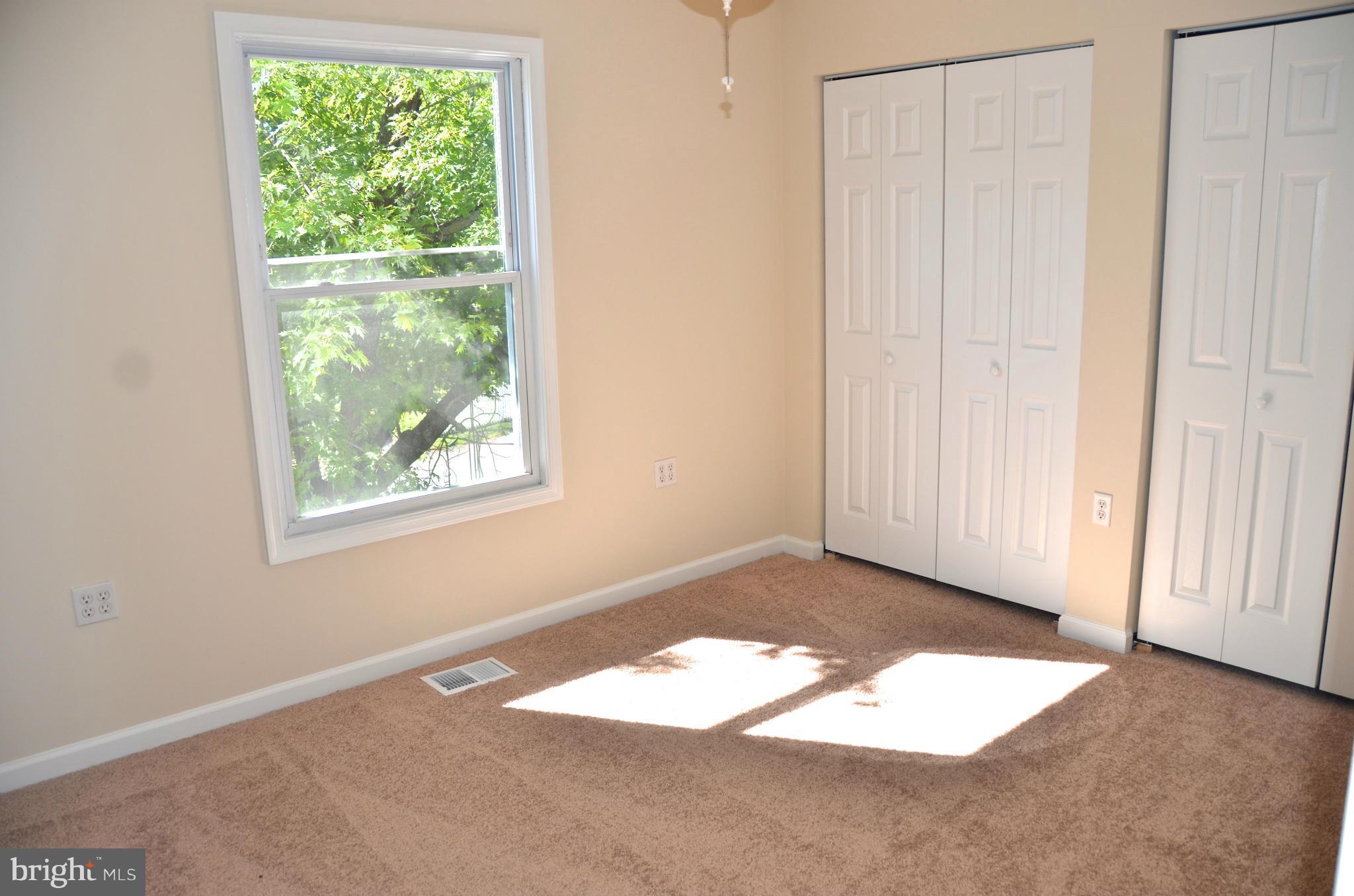 WOODLAND BEACH - Residential