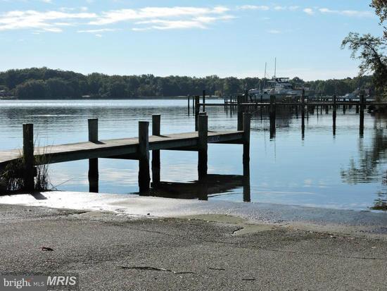 WOODLAND BEACH - Residential