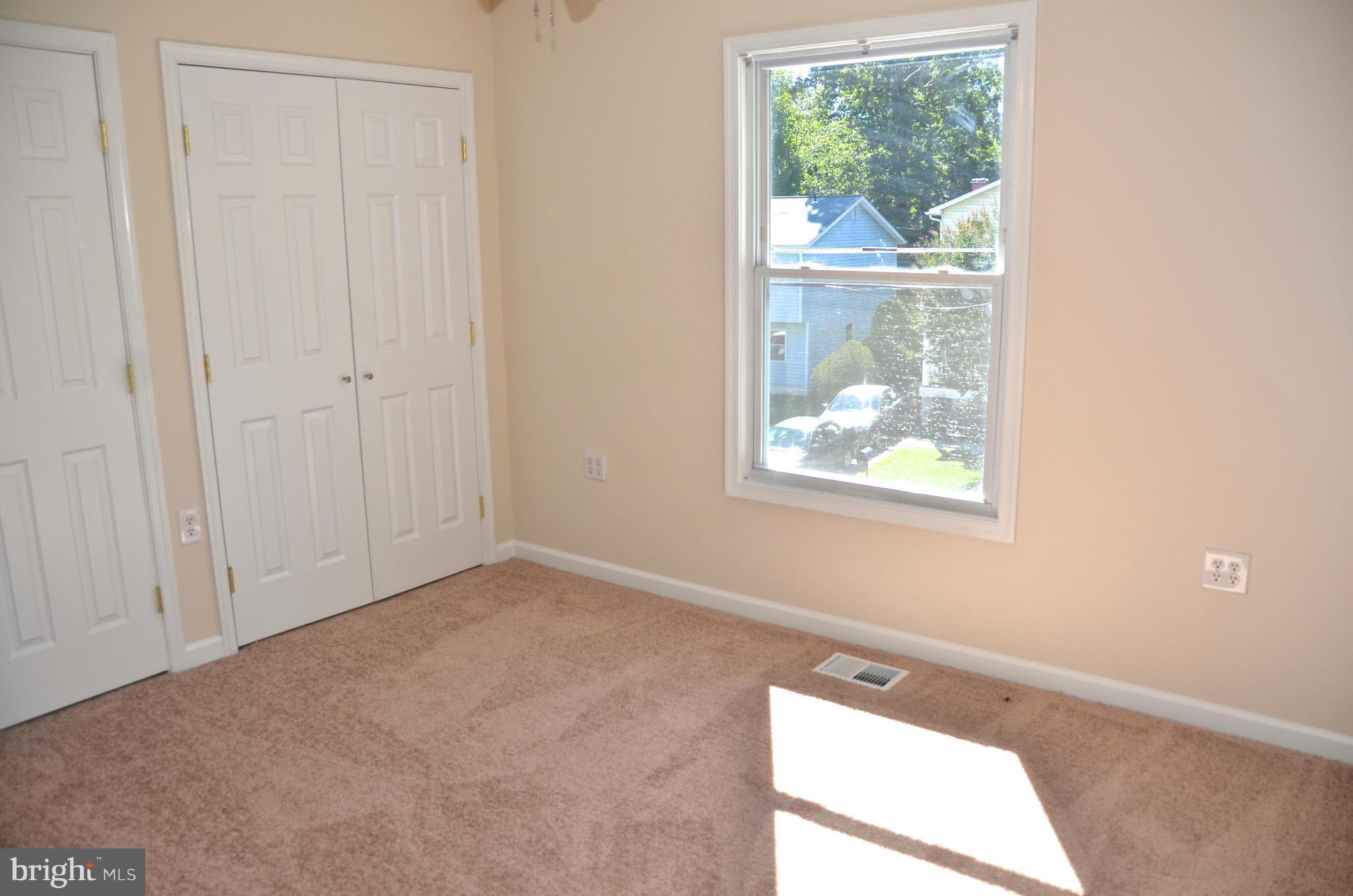 WOODLAND BEACH - Residential