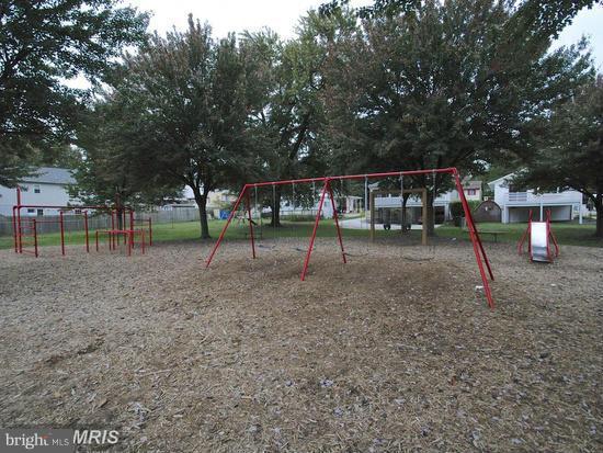 WOODLAND BEACH - Residential