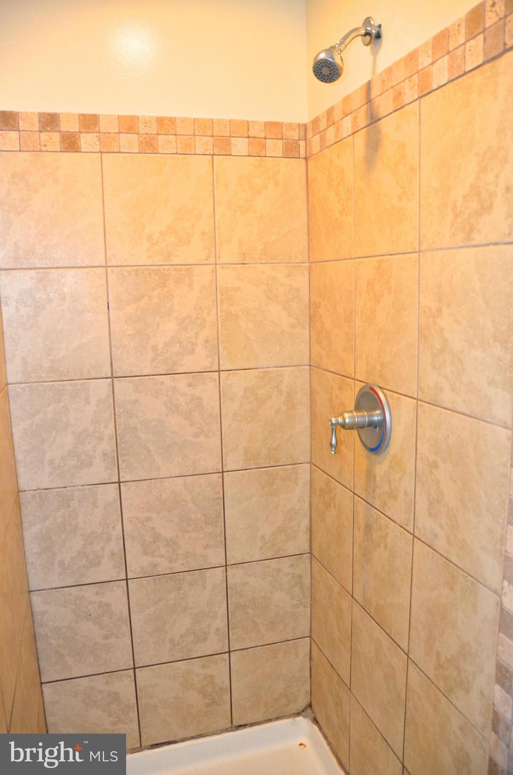 WOODLAND BEACH - Residential