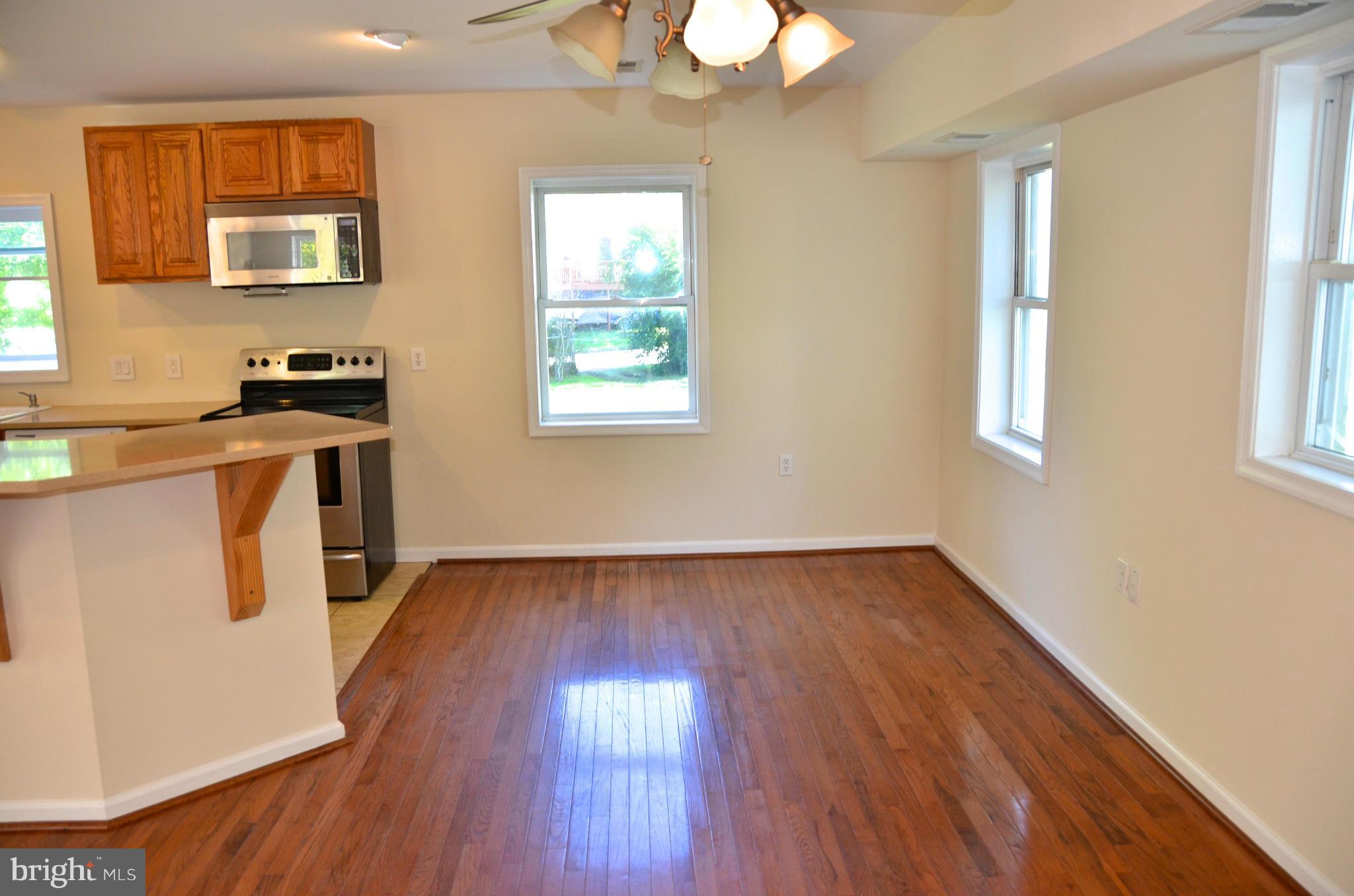 WOODLAND BEACH - Residential