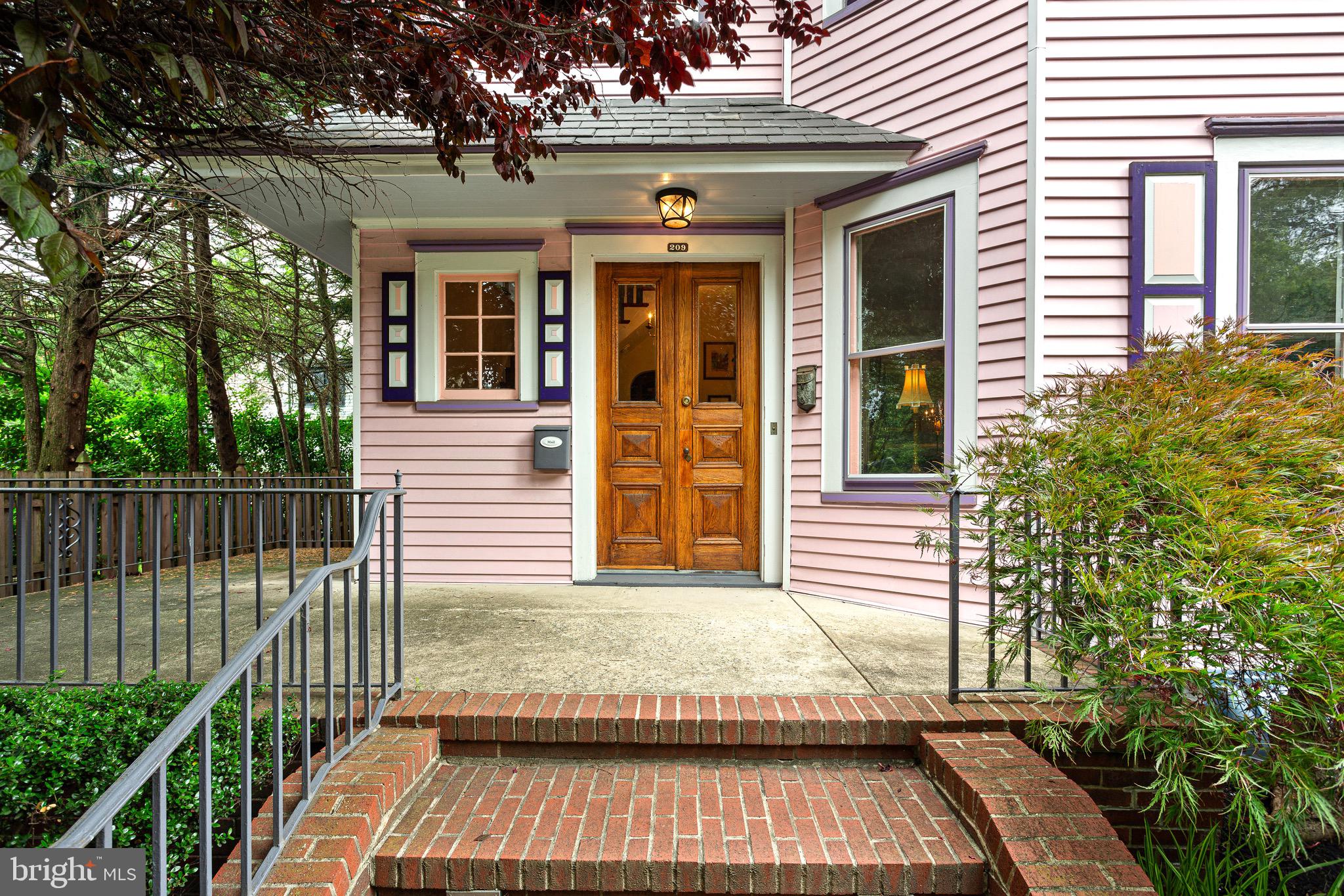 209 WARWICK ROAD