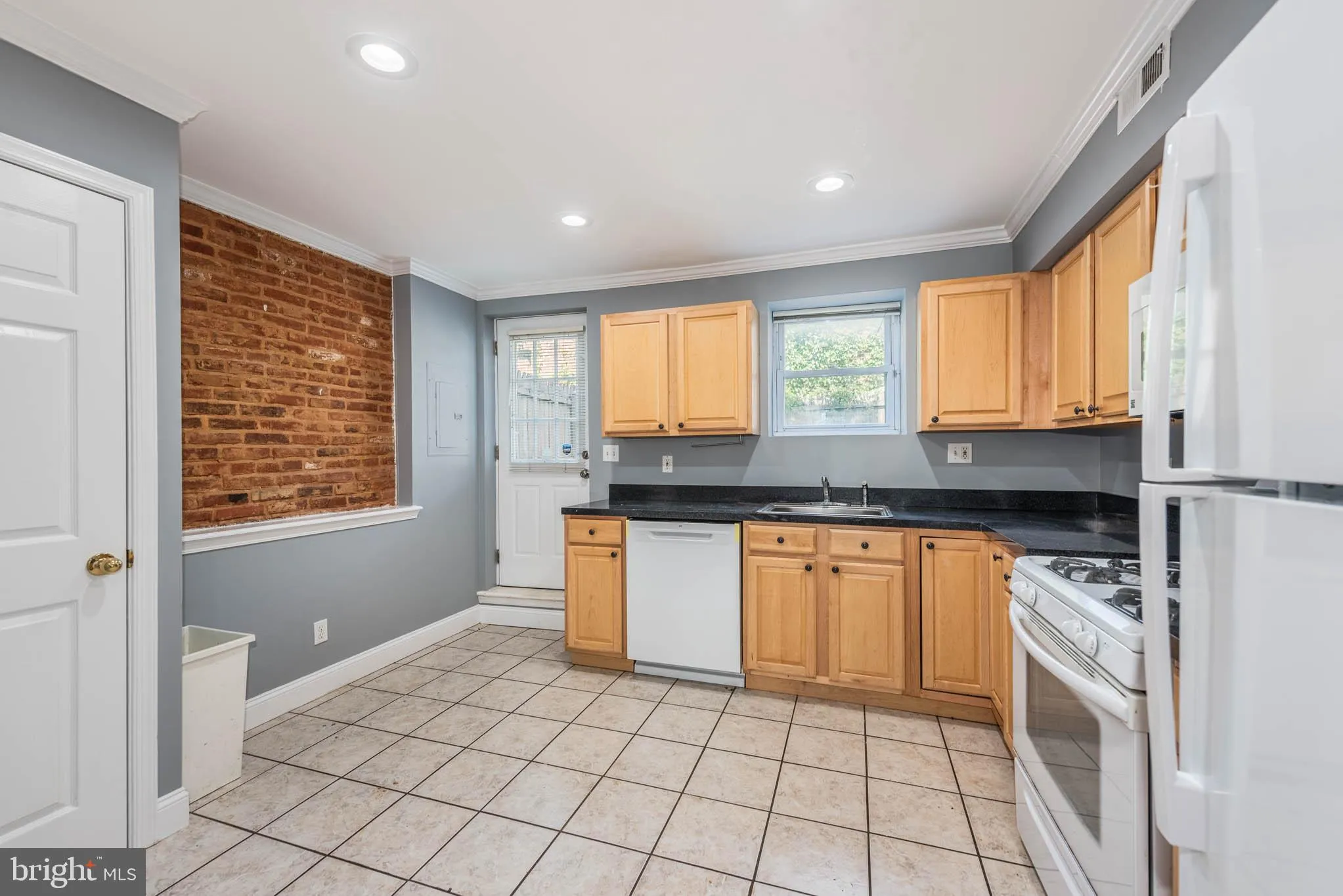 Baltimore, Maryland 21230, United States, 2 Bedrooms Bedrooms, ,2 BathroomsBathrooms,Residential,Pending,82116