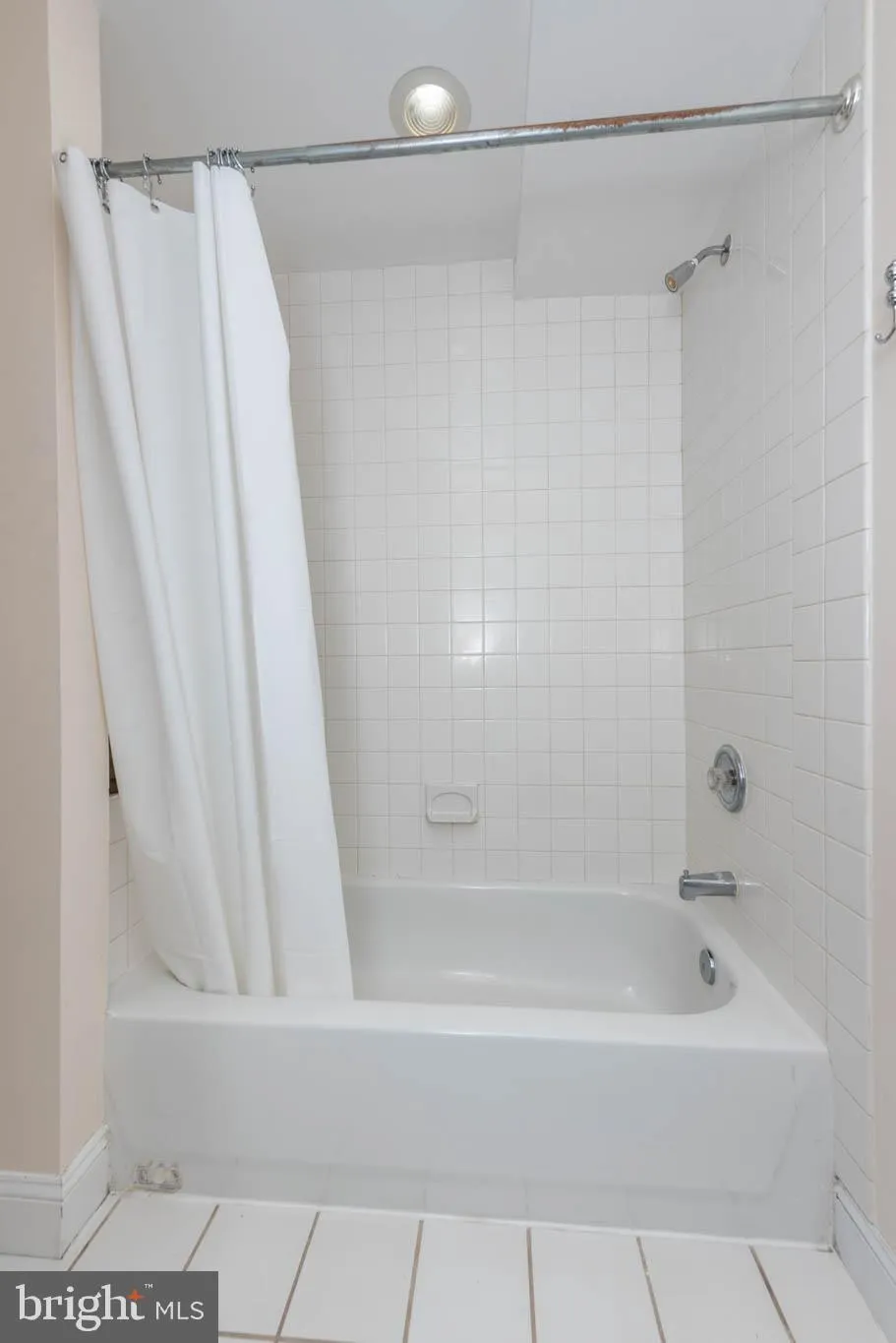 Baltimore, Maryland 21230, United States, 2 Bedrooms Bedrooms, ,2 BathroomsBathrooms,Residential,Pending,82116