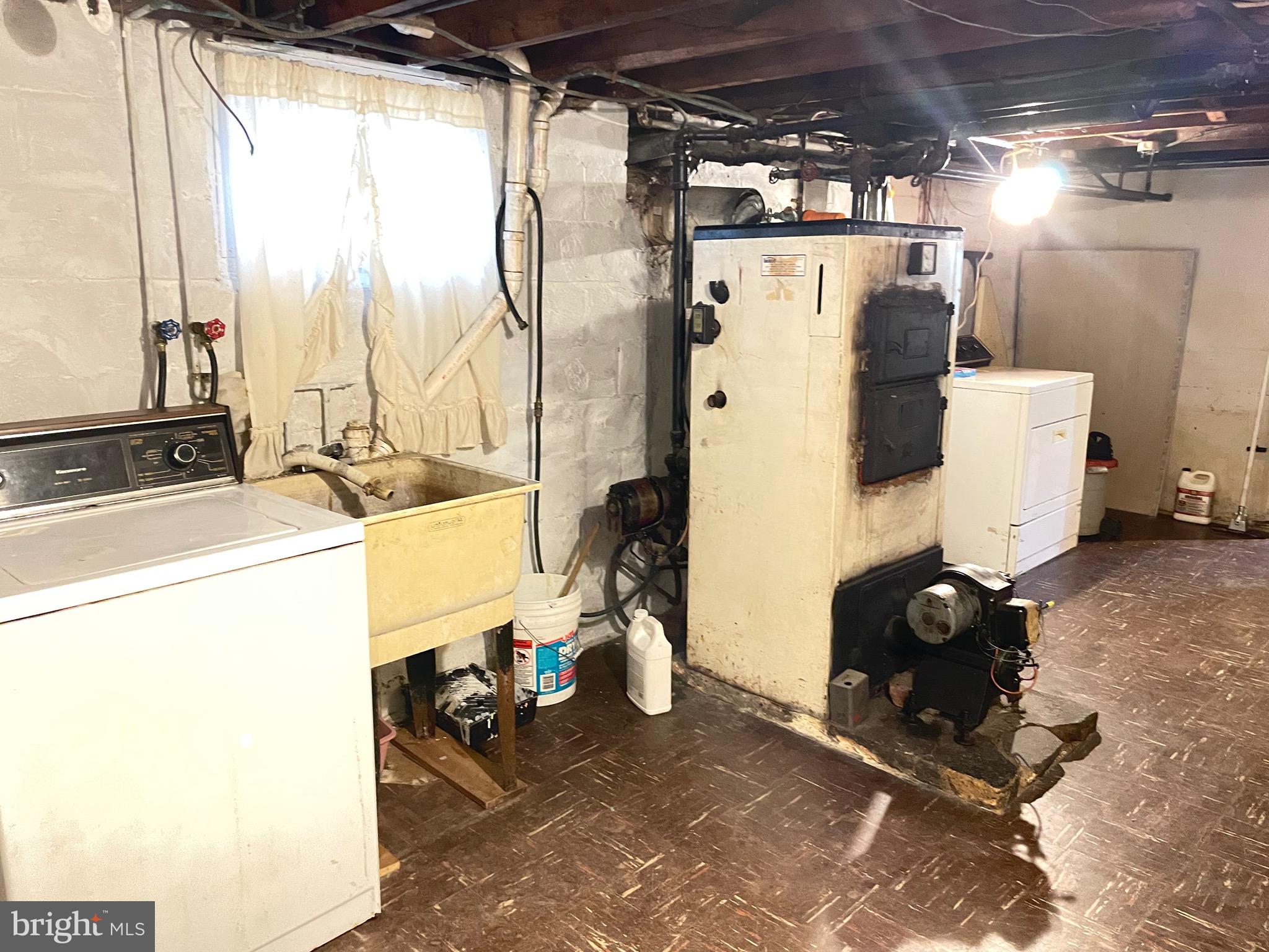 WINDSOR  MILL - Residential