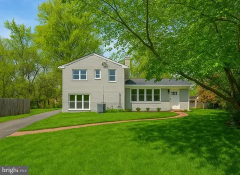 6810 Derrell Court, Alexandria, VA MLS: VAFX2222986