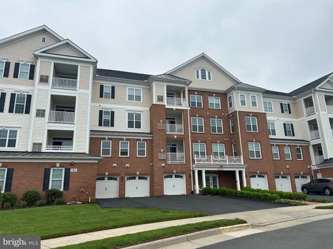 Photo of 44605 York Crest Ter #300, ASHBURN, VA 20147 (MLS # VALO2122562)