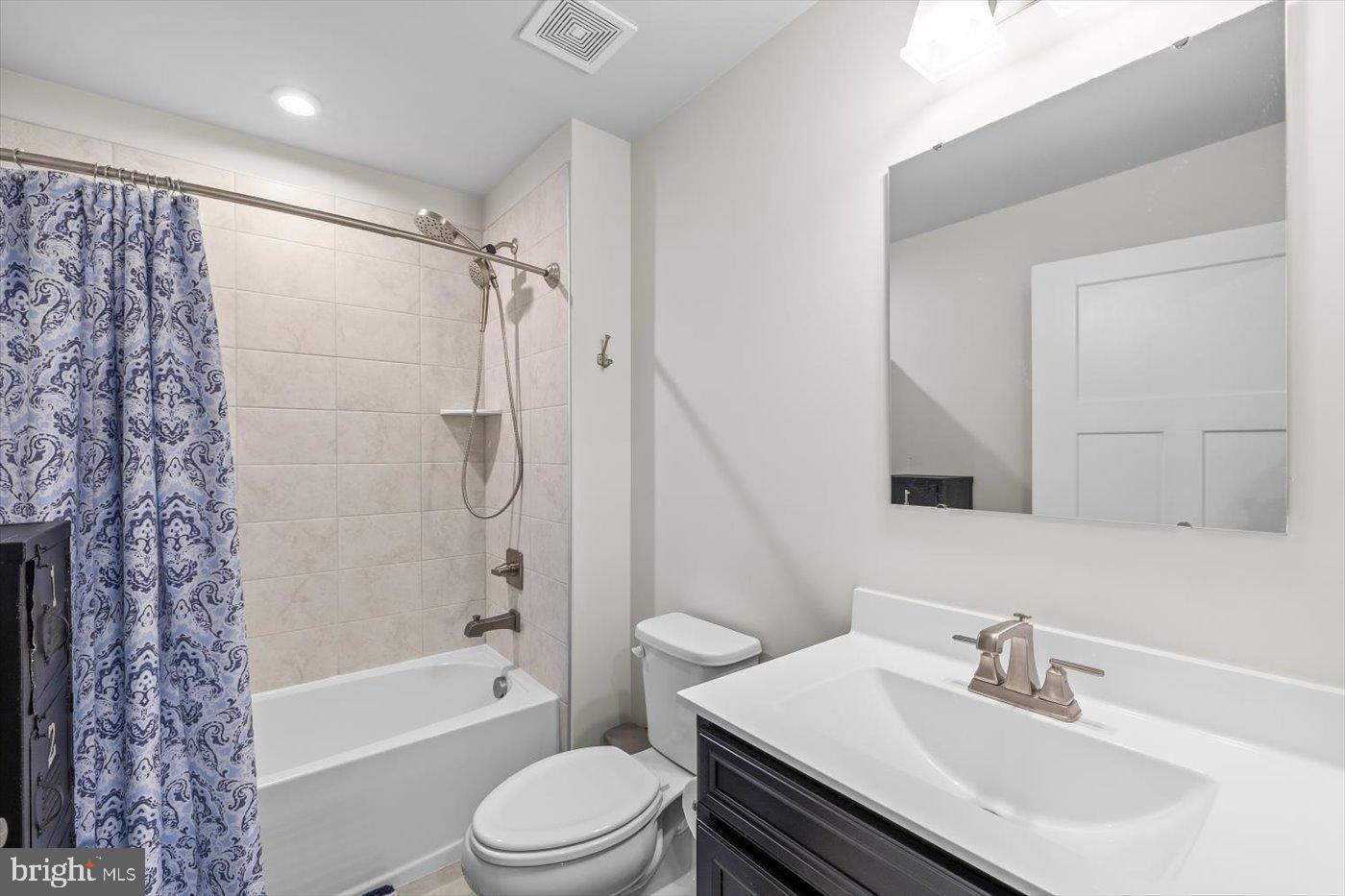 REGENCY AT CHANCELLORSVILLE NORTH - Residential