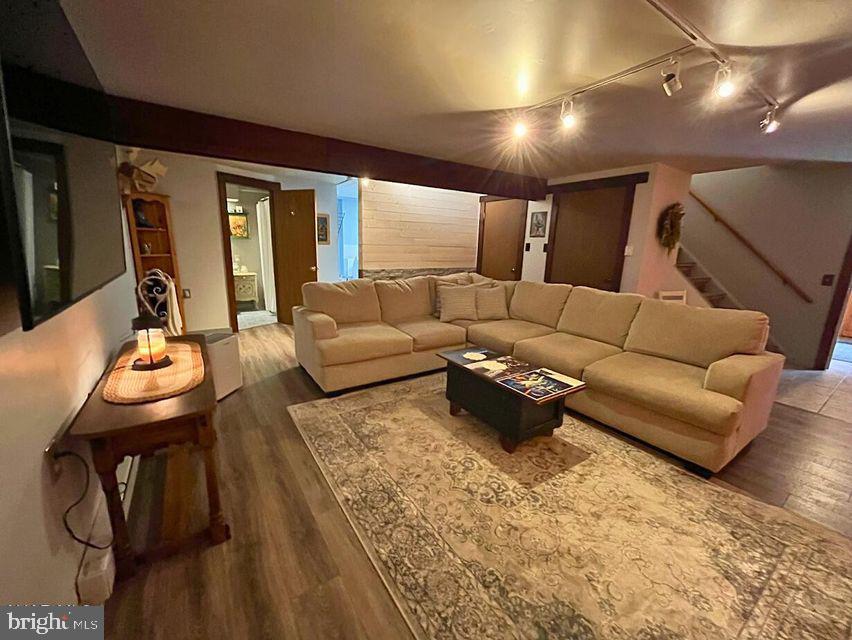 1431 ERICKSON DRIVE