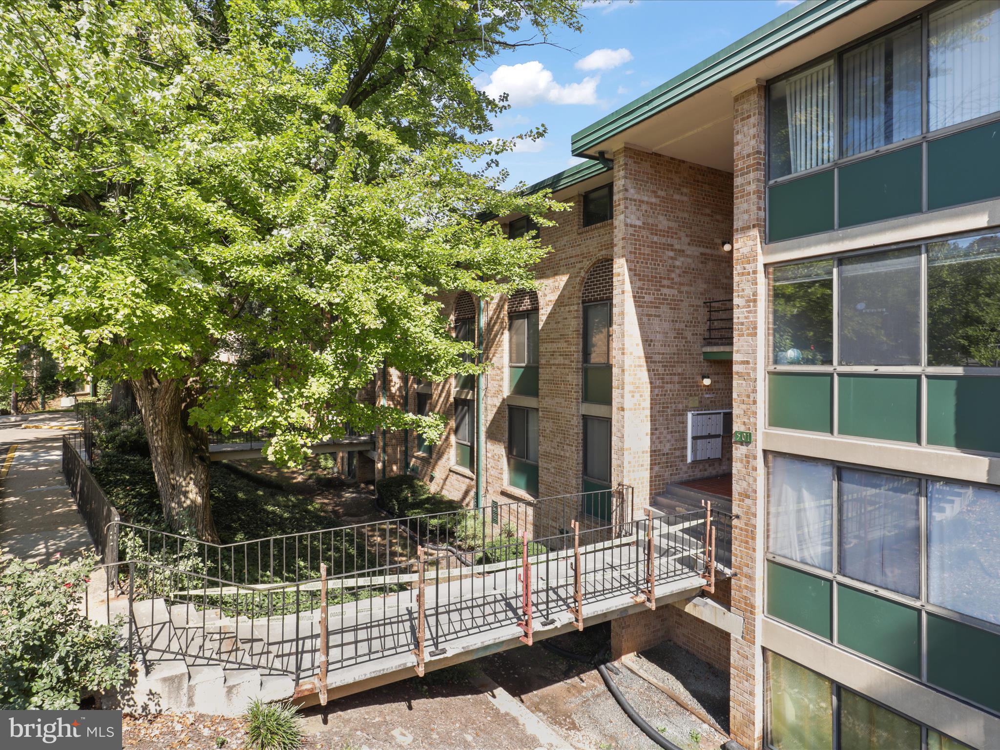 SAXONY SQUARE - Residential