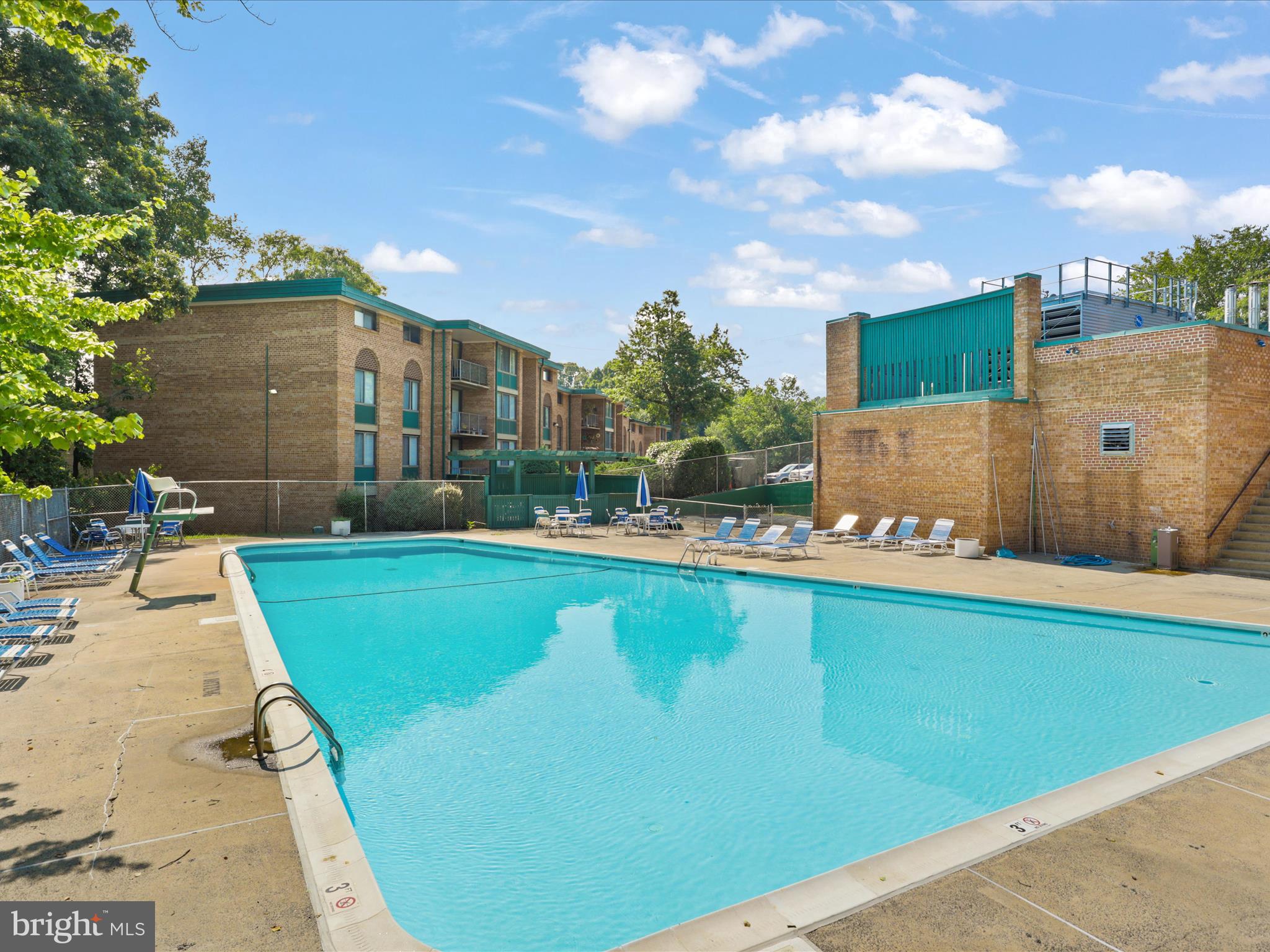 SAXONY SQUARE - Residential