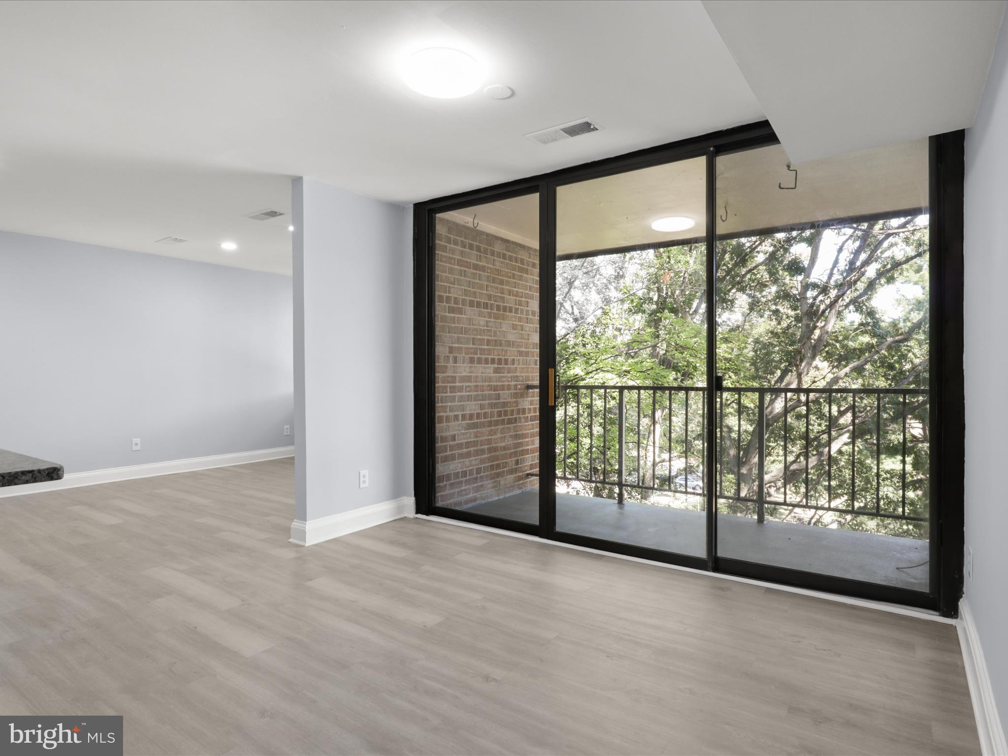 SAXONY SQUARE - Residential