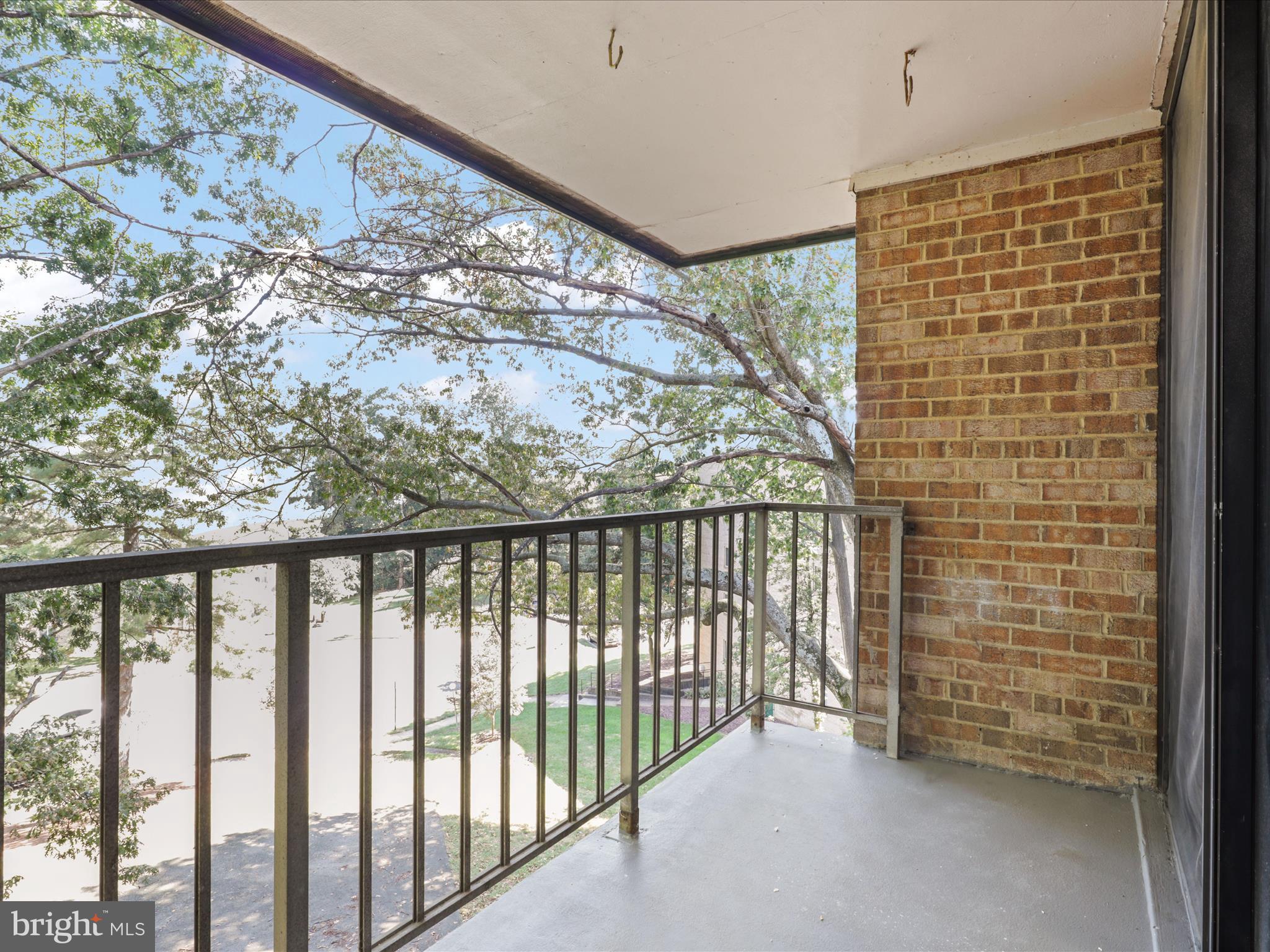 SAXONY SQUARE - Residential