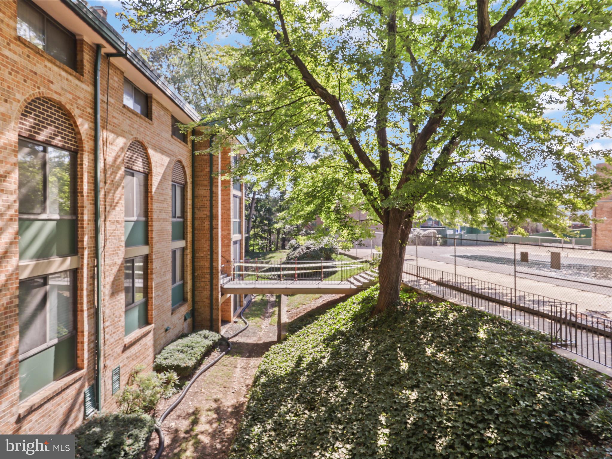 SAXONY SQUARE - Residential