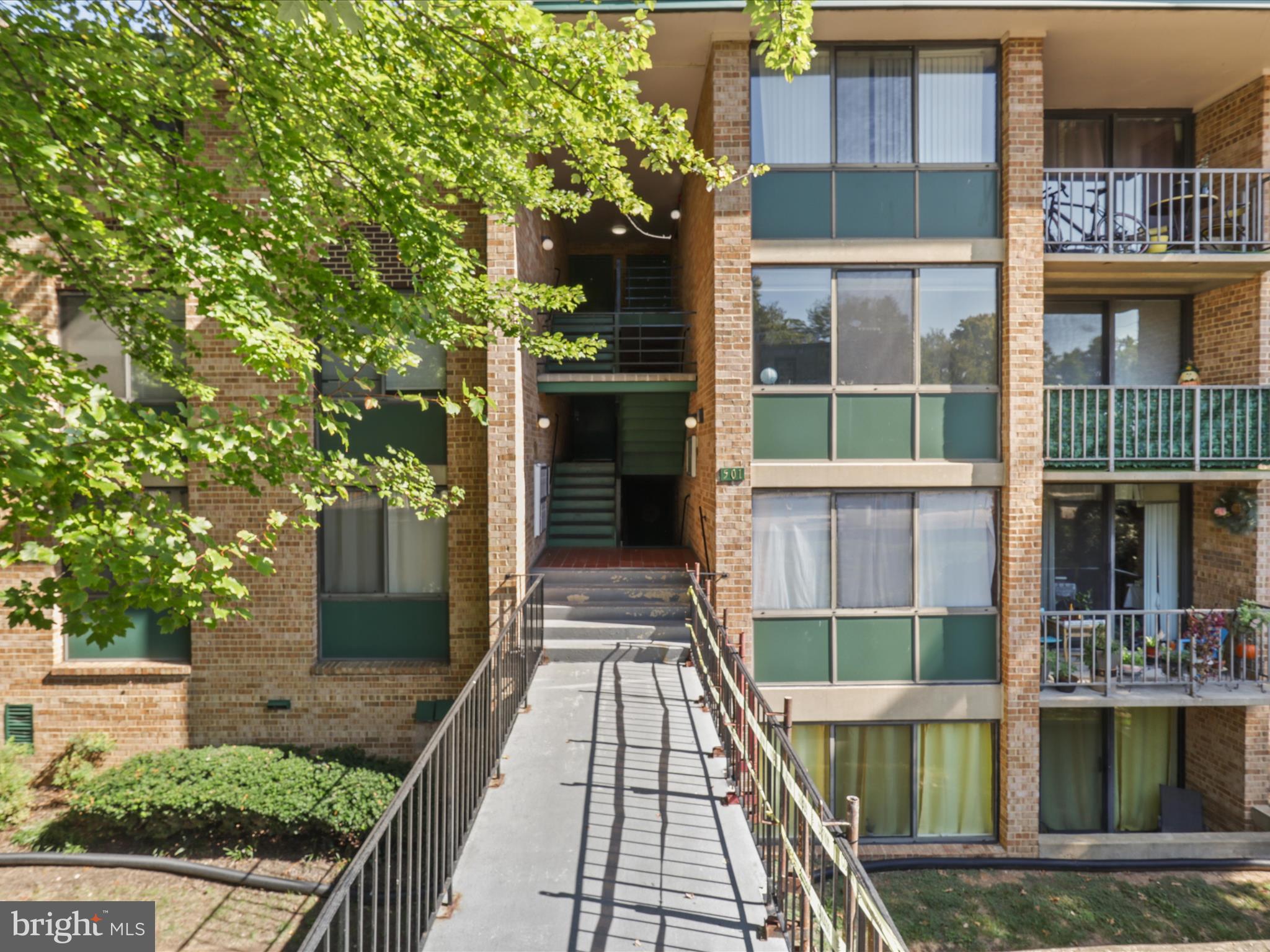 SAXONY SQUARE - Residential