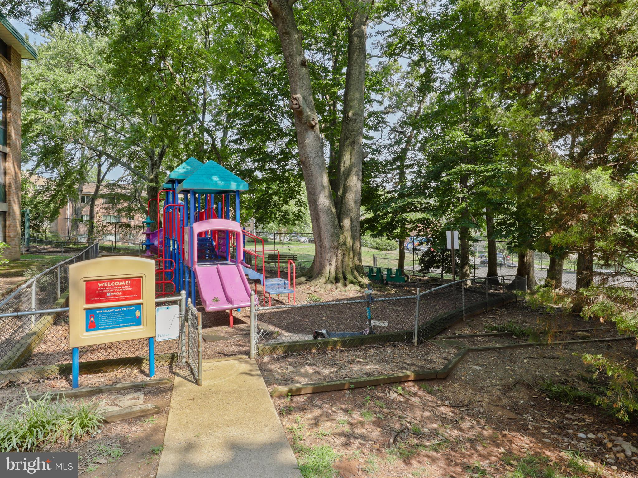 SAXONY SQUARE - Residential