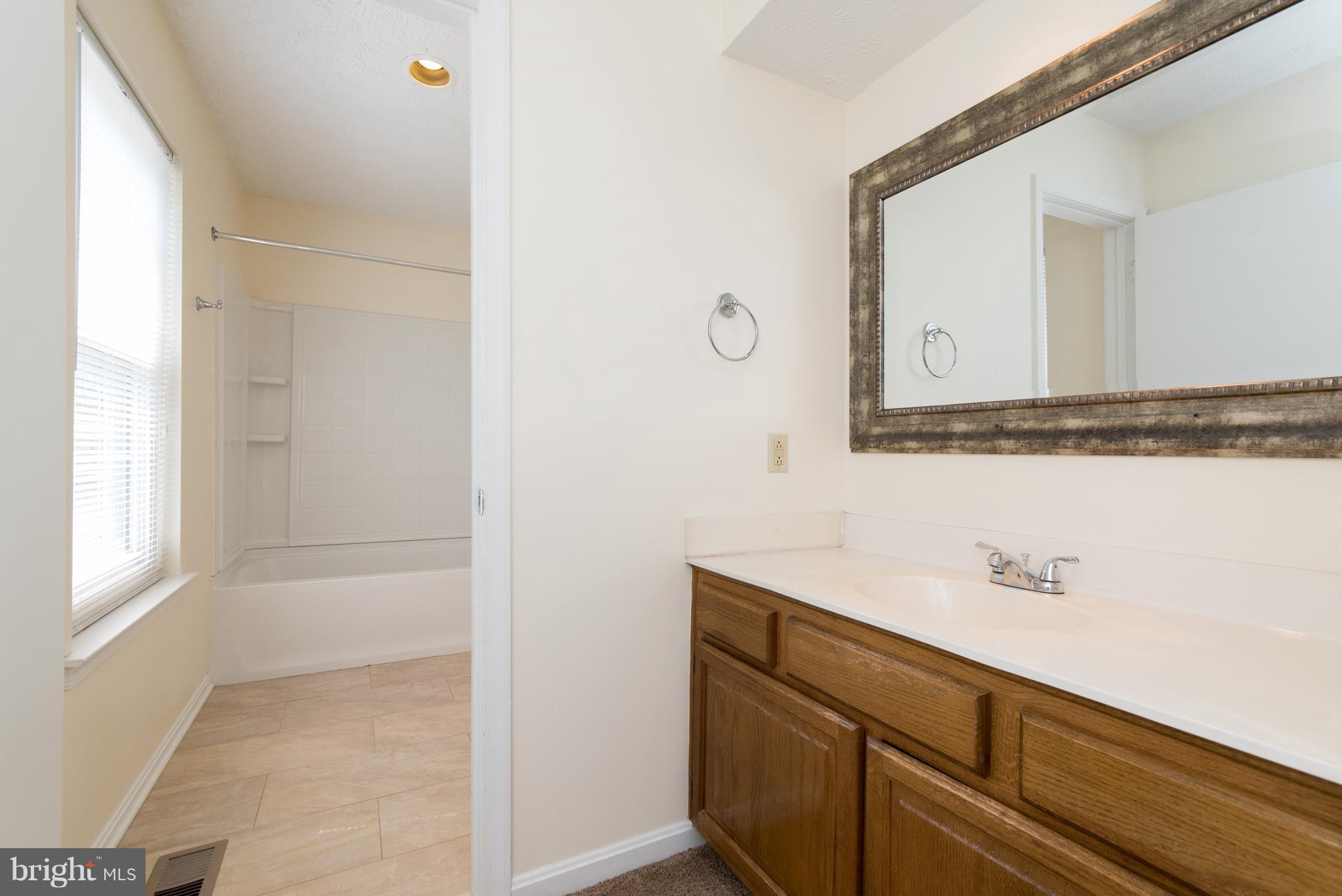 RIVERSIDE - Residential Lease