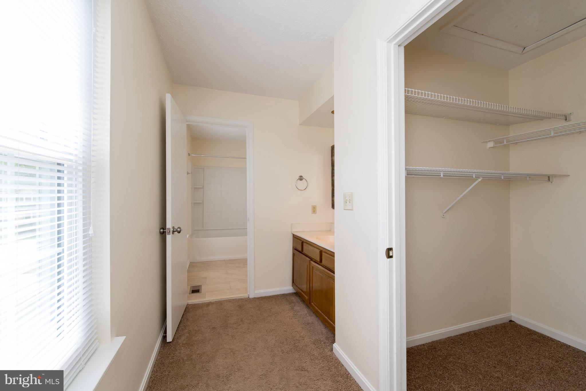 RIVERSIDE - Residential Lease